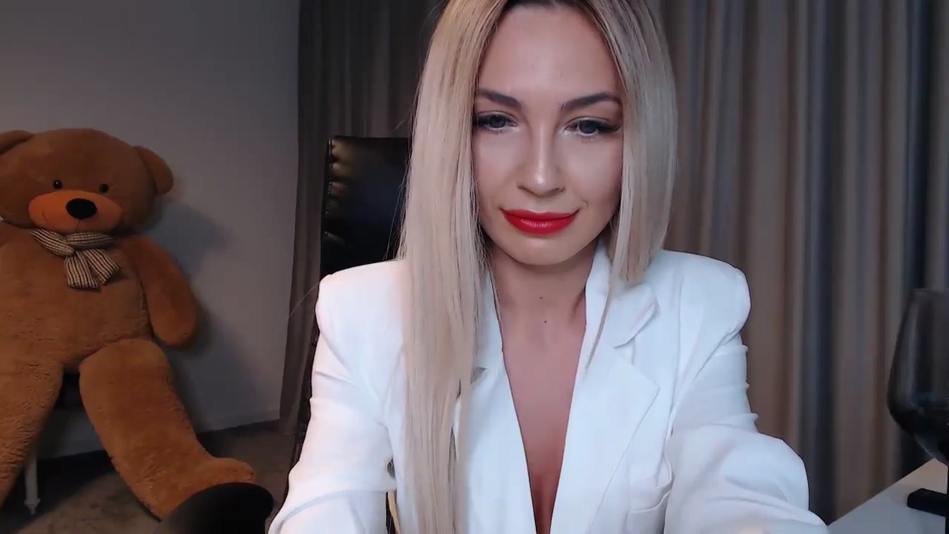 Gallery image thumbnail from BlondeIsBack's myfreecams stream on, 05/26/2024, 24:02 image 12 of 20