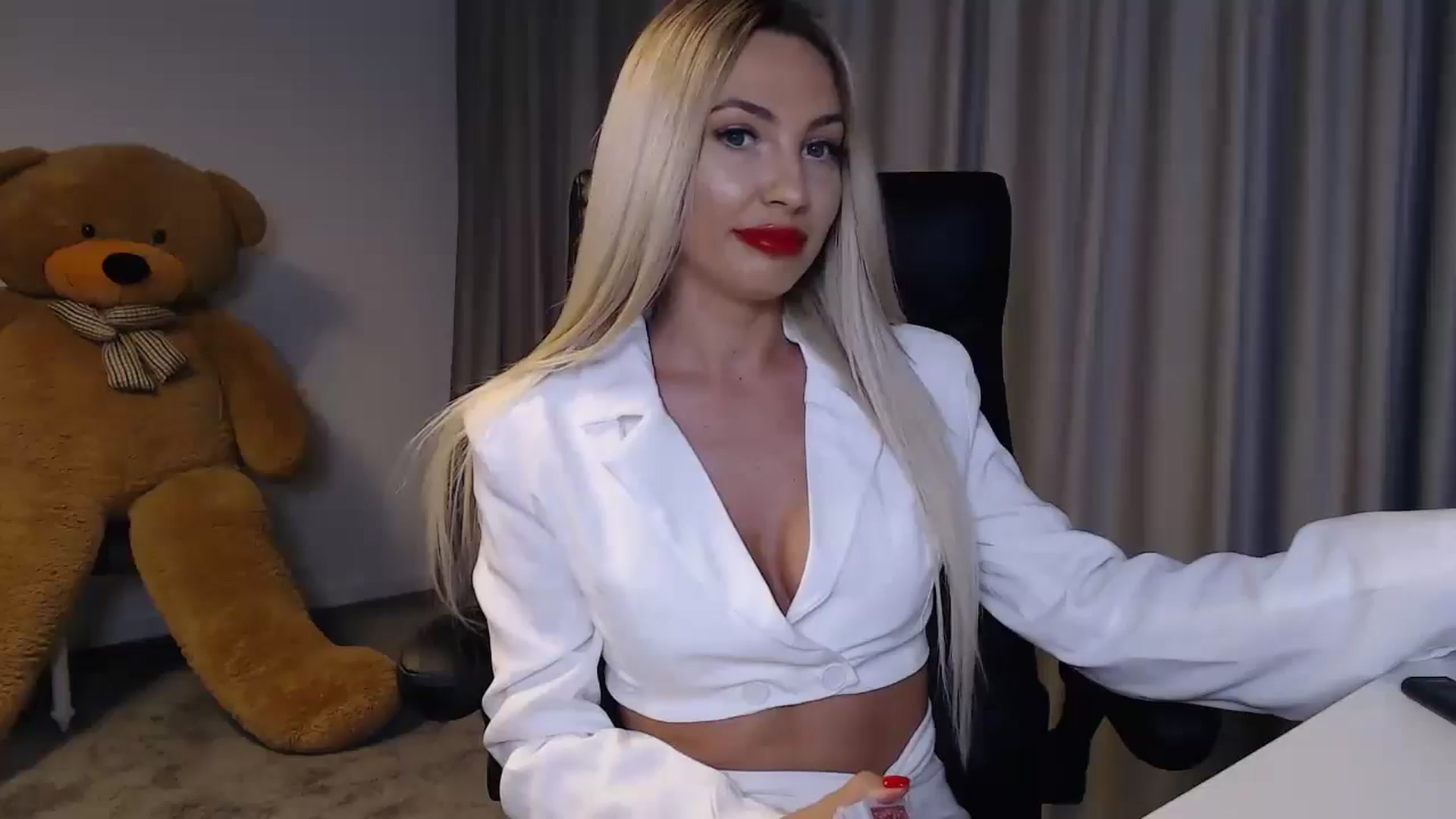 Gallery image thumbnail from BlondeIsBack's myfreecams stream on, 05/26/2024, 24:02 image 9 of 20