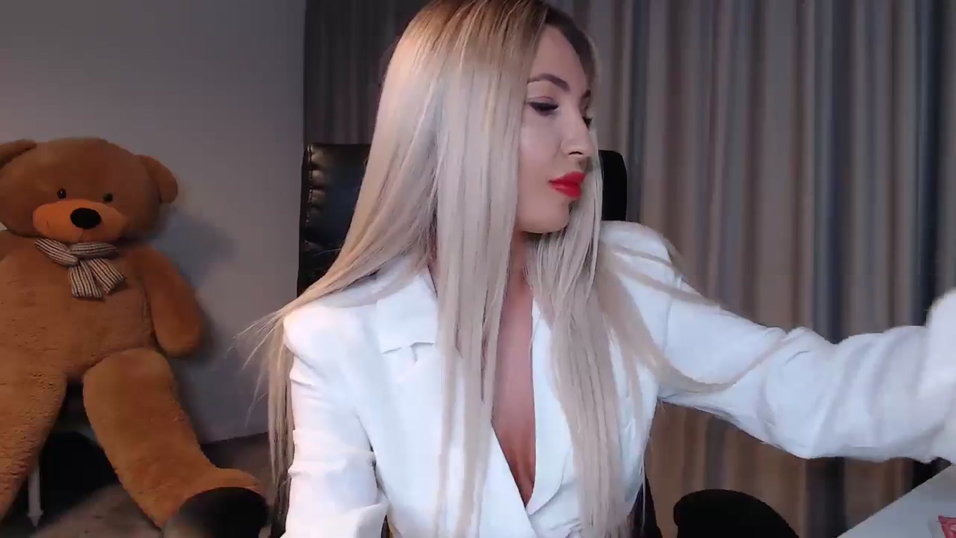 Gallery image thumbnail from BlondeIsBack's myfreecams stream on, 05/26/2024, 24:02 image 8 of 20