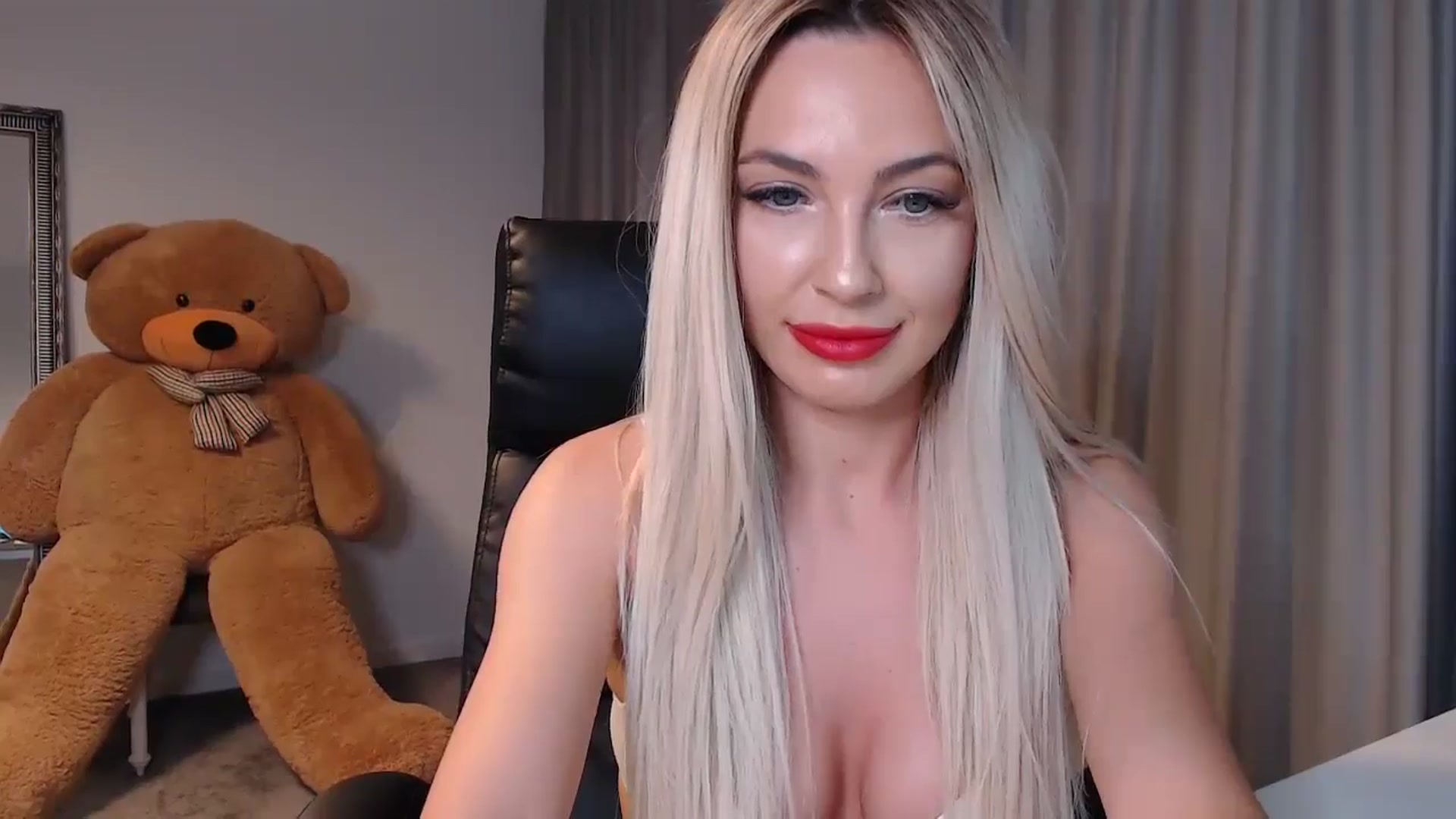 Gallery image thumbnail from BlondeIsBack's myfreecams stream on, 05/26/2024, 24:25 image 20 of 20