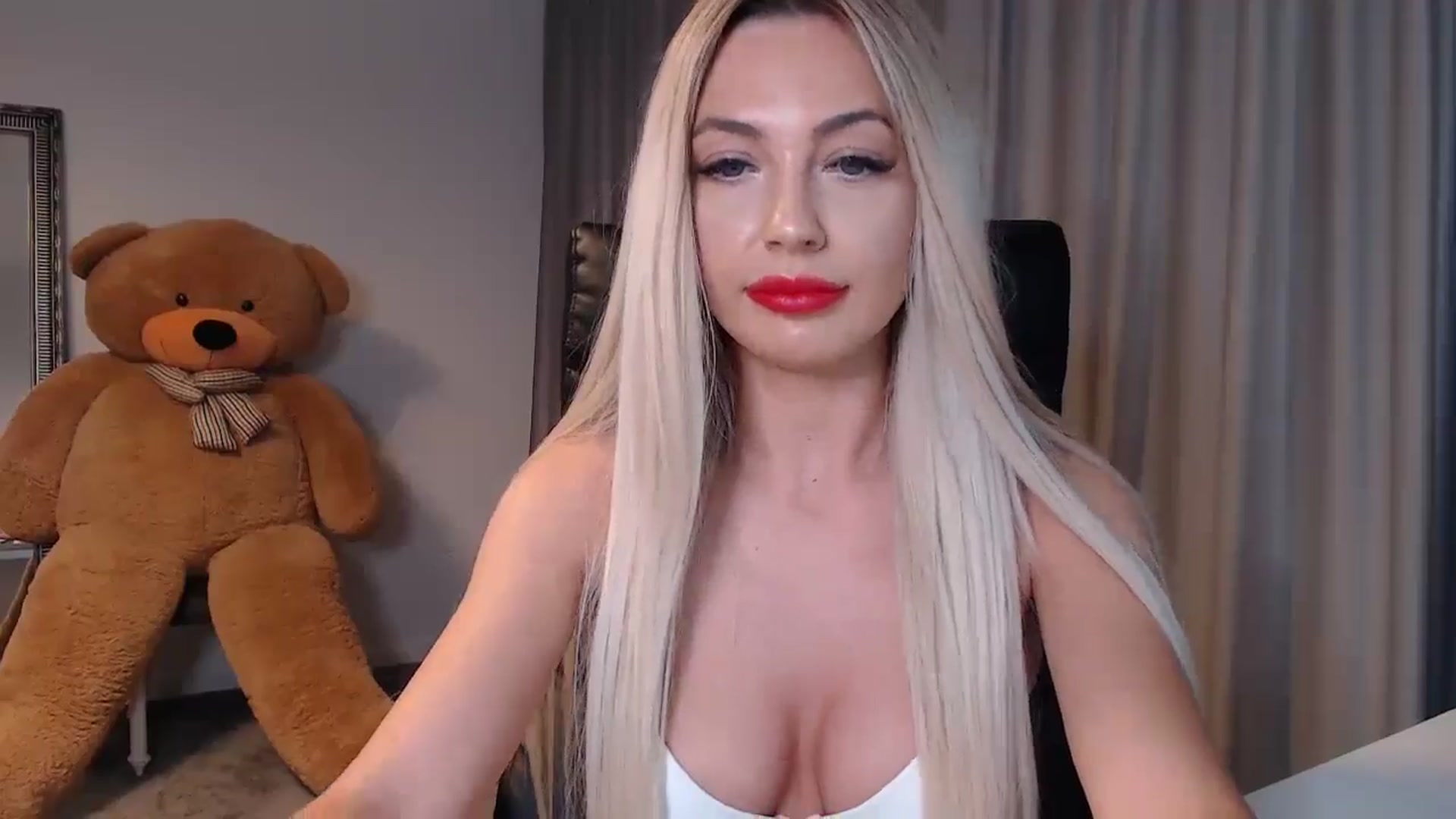 Gallery image thumbnail from BlondeIsBack's myfreecams stream on, 05/26/2024, 24:25 image 11 of 20
