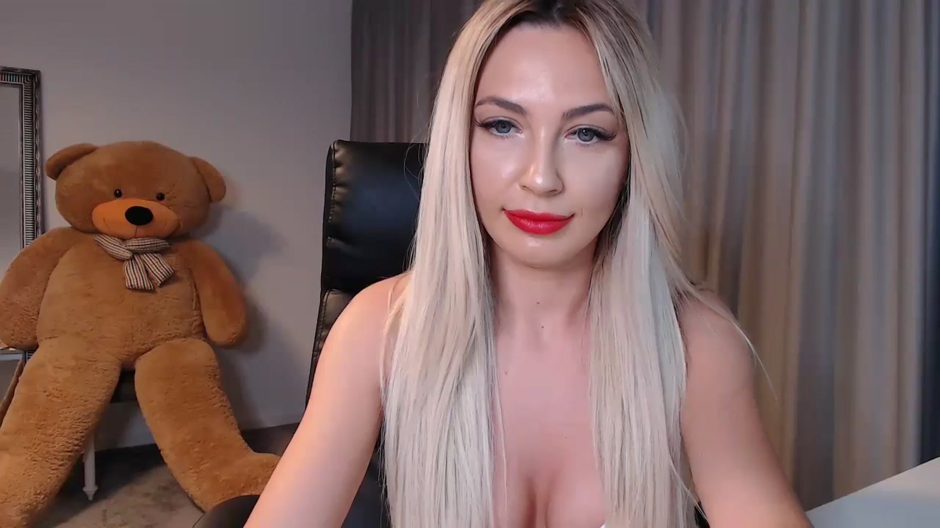 Gallery image thumbnail from BlondeIsBack's myfreecams stream on, 05/26/2024, 24:25 image 19 of 20