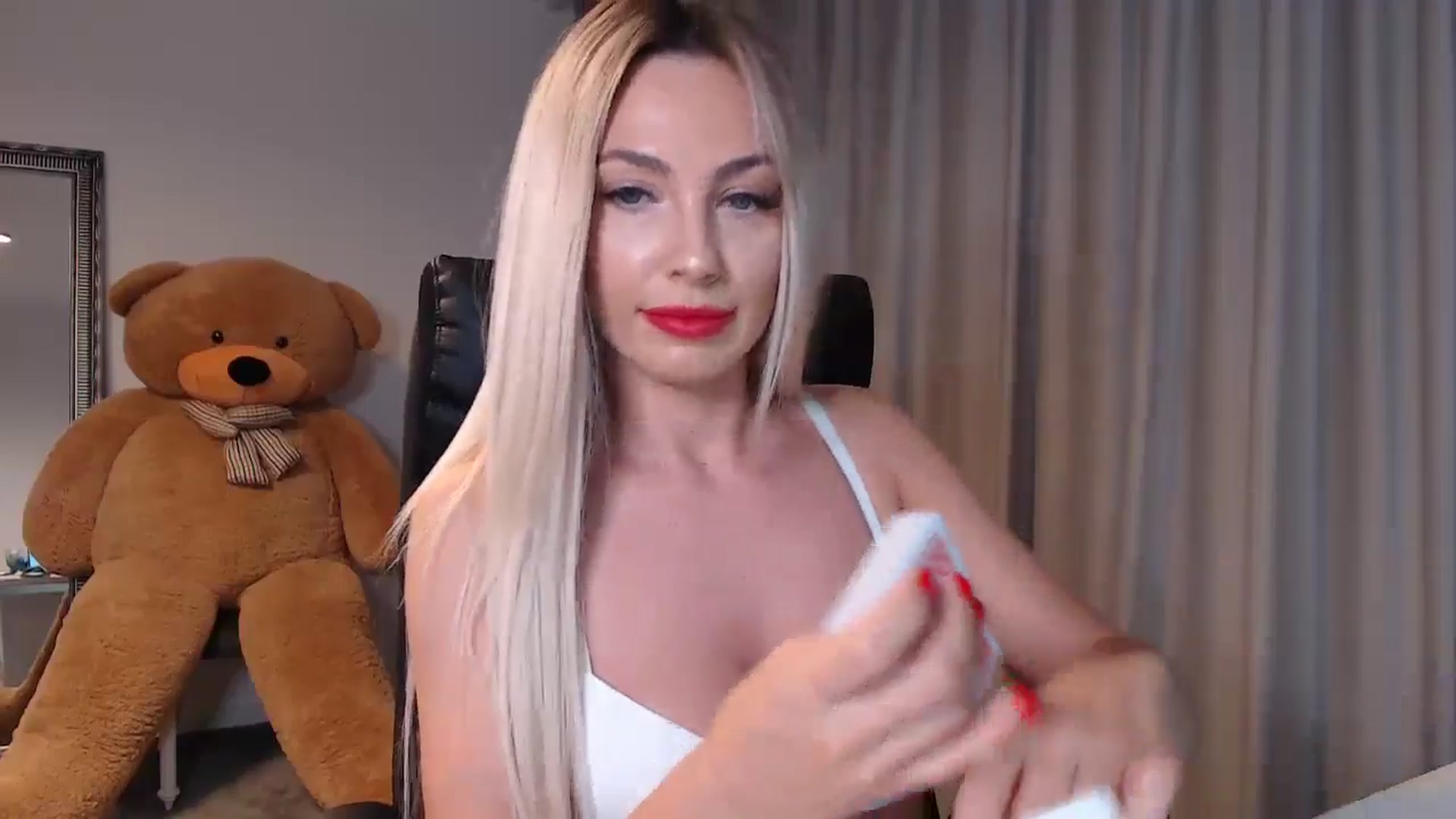Gallery image thumbnail from BlondeIsBack's myfreecams stream on, 05/26/2024, 01:37 image 20 of 20