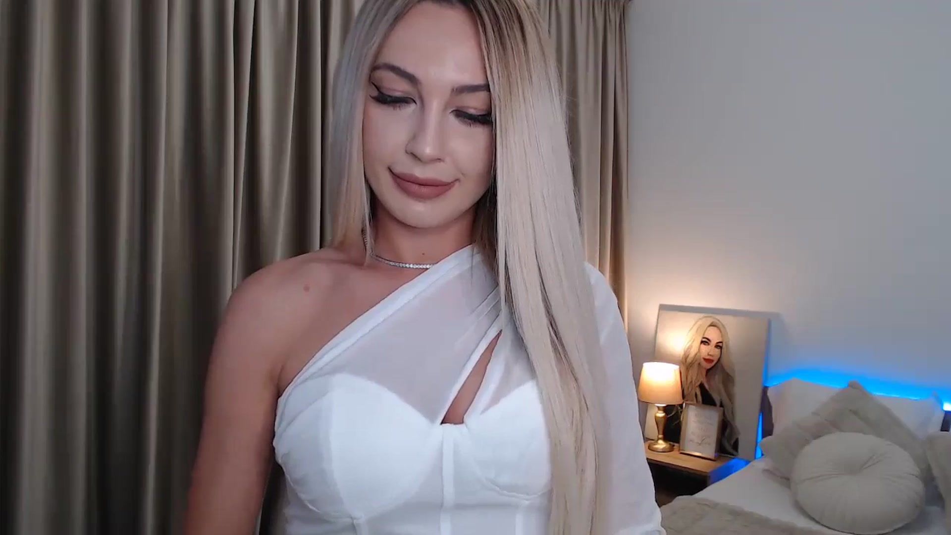 Gallery image thumbnail from BlondeIsBack's myfreecams stream on, 05/30/2024, 22:00 image 14 of 20