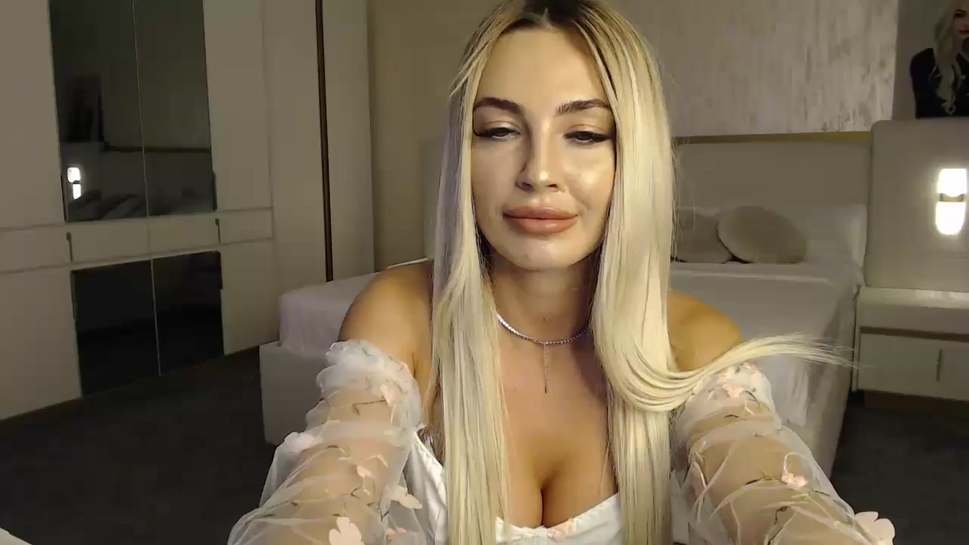 Gallery image thumbnail from BlondeIsBack's myfreecams stream on, 06/14/2024, 23:20 image 17 of 20