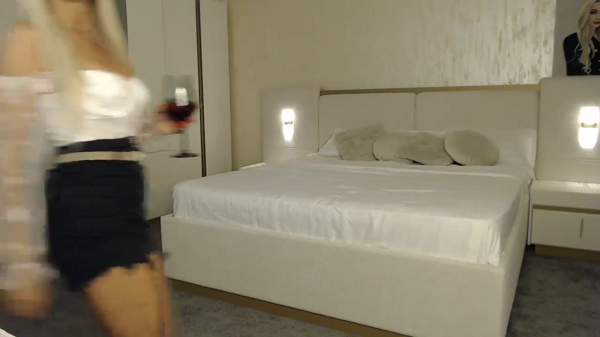 Gallery image thumbnail from BlondeIsBack's myfreecams stream on, 06/14/2024, 23:20 image 9 of 20