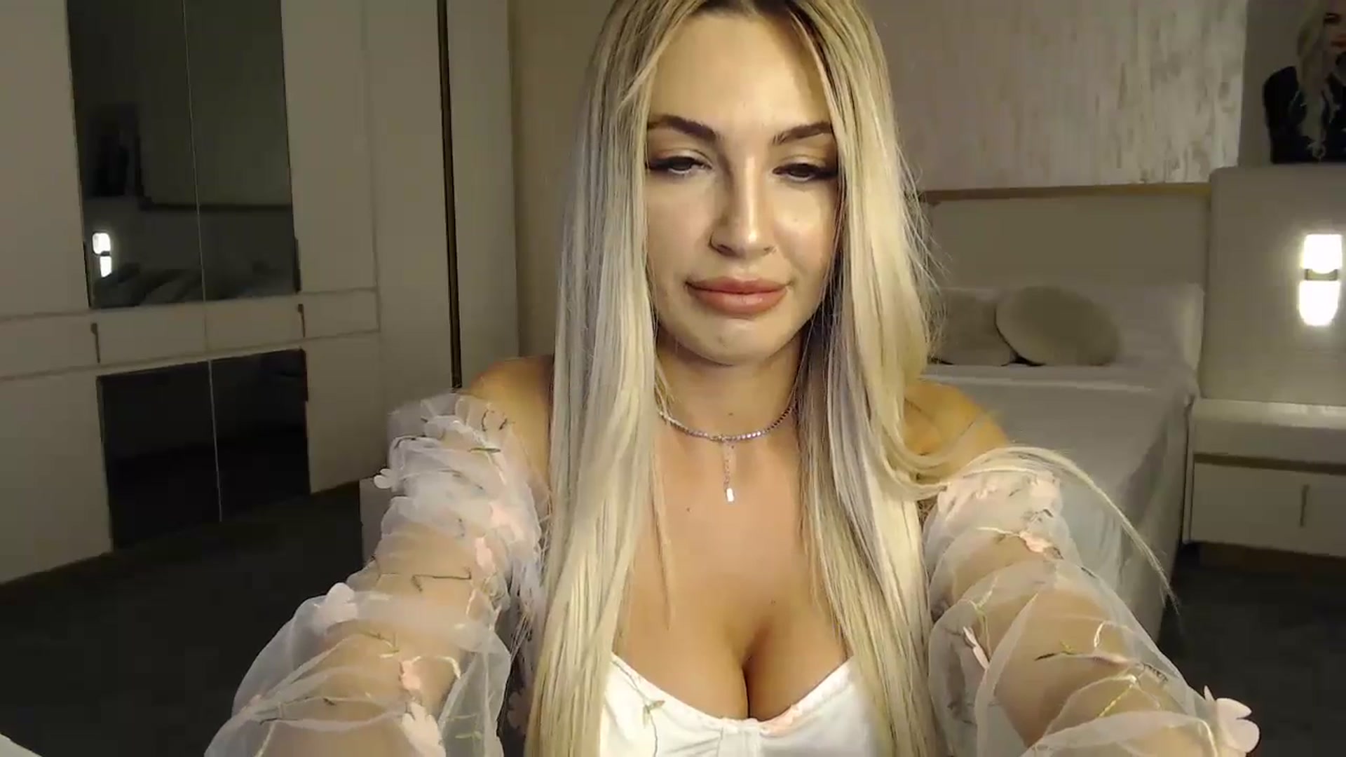Gallery image thumbnail from BlondeIsBack's myfreecams stream on, 06/14/2024, 23:54 image 13 of 20