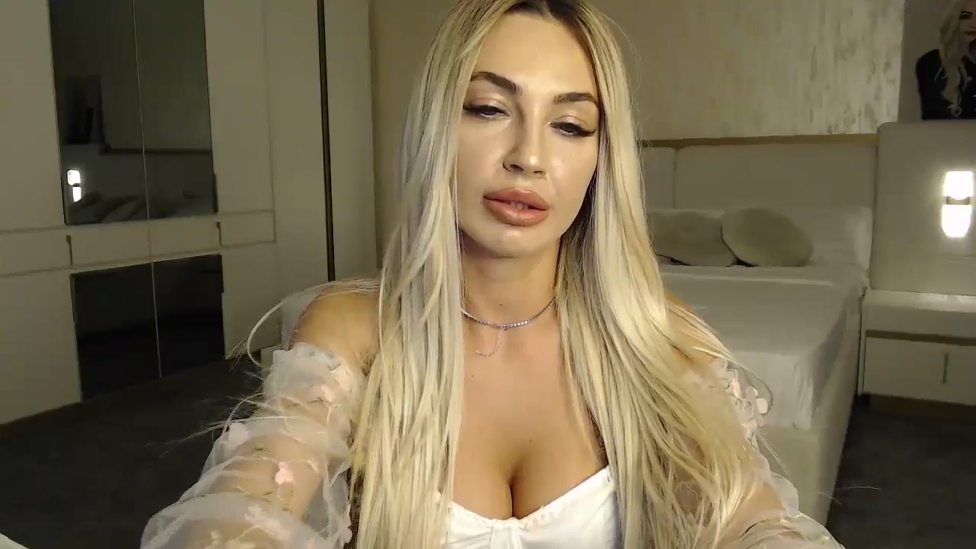 Gallery image thumbnail from BlondeIsBack's myfreecams stream on, 06/14/2024, 23:54 image 7 of 20