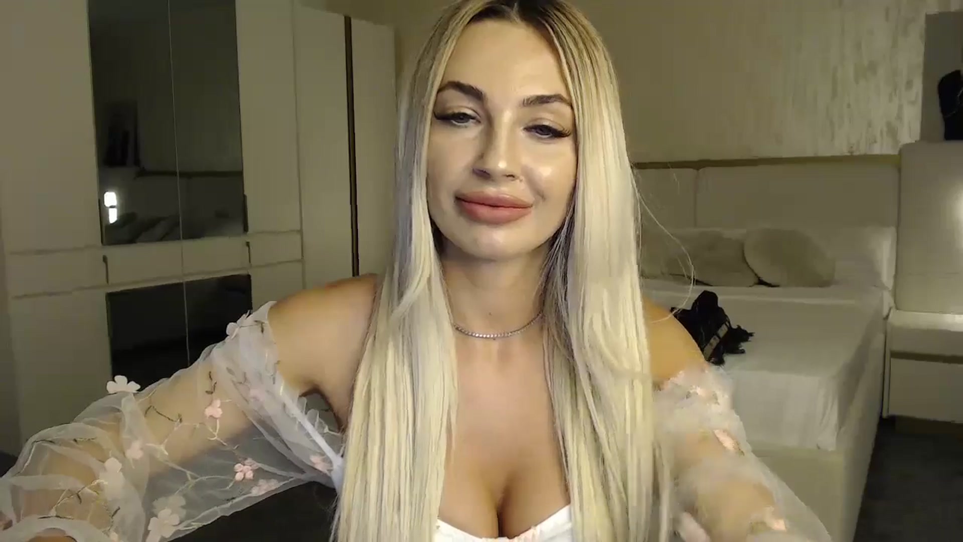 Gallery image thumbnail from BlondeIsBack's myfreecams stream on, 06/15/2024, 01:45 image 19 of 20