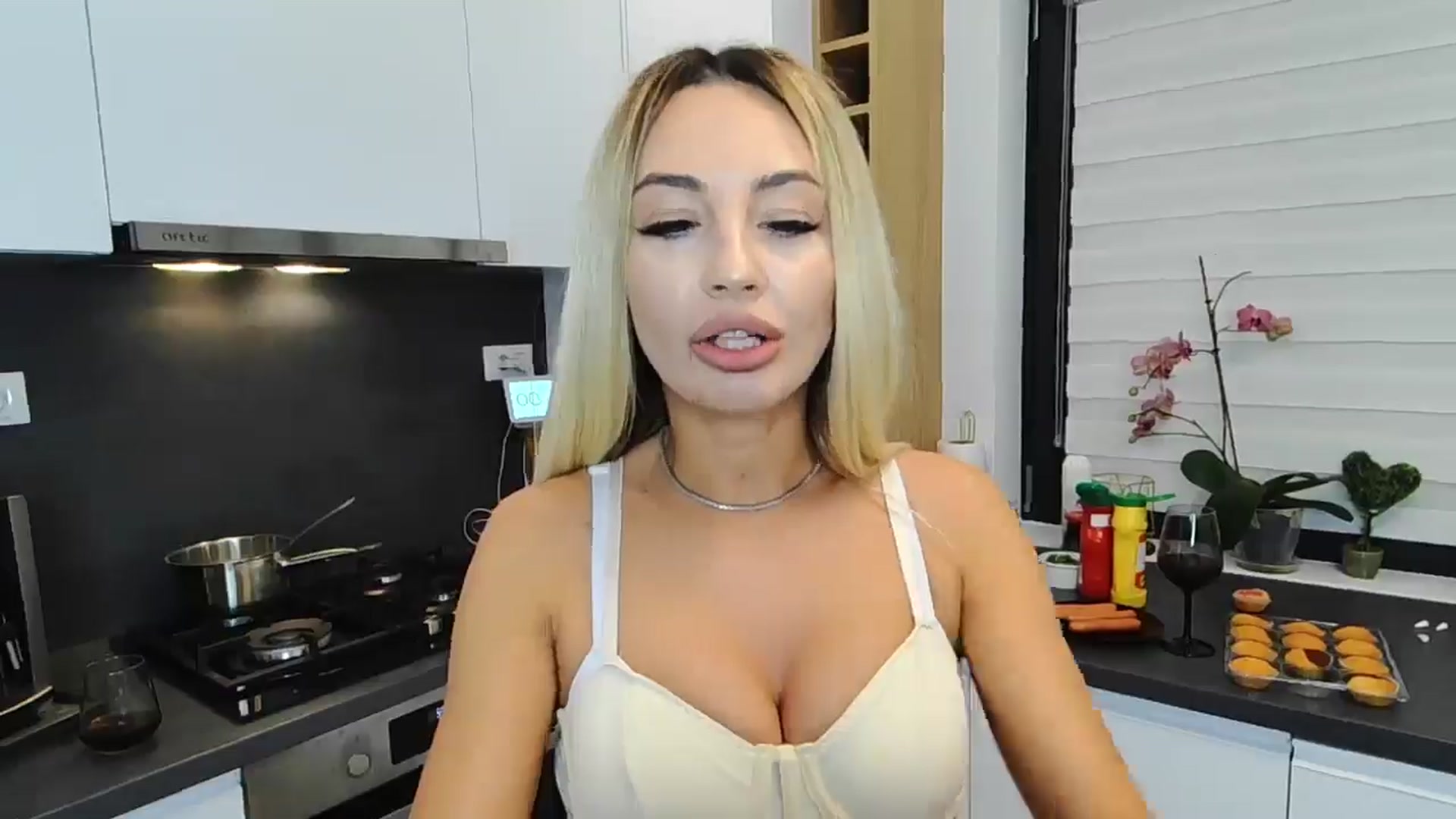Gallery image thumbnail from BlondeIsBack's myfreecams stream on, 07/06/2024, 22:48 image 8 of 20