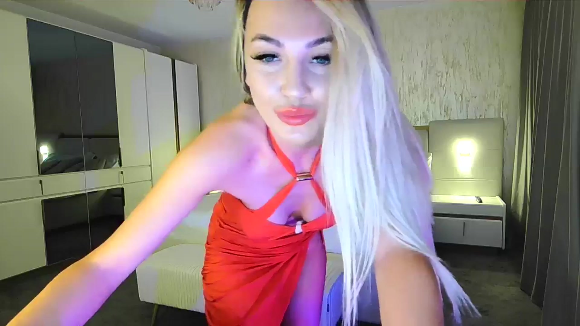 Gallery image thumbnail from BlondeIsBack's myfreecams stream on, 07/18/2024, 23:40 image 13 of 20