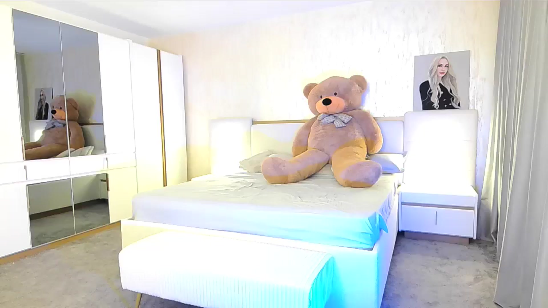 Gallery image thumbnail from BlondeIsBack's myfreecams stream on, 07/20/2024, 23:16 image 17 of 20