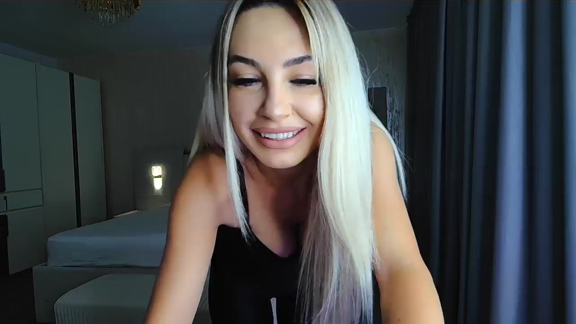 Gallery image thumbnail from BlondeIsBack's myfreecams stream on, 07/25/2024, 20:05 image 13 of 20