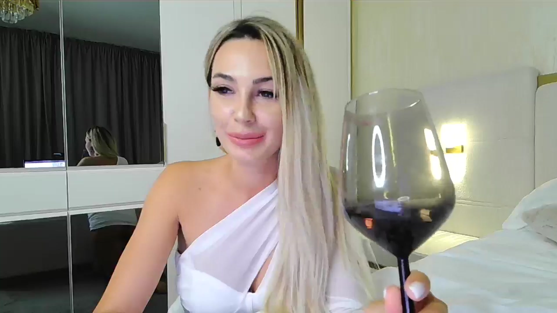Gallery image thumbnail from BlondeIsBack's myfreecams stream on, 07/27/2024, 22:59 image 6 of 20