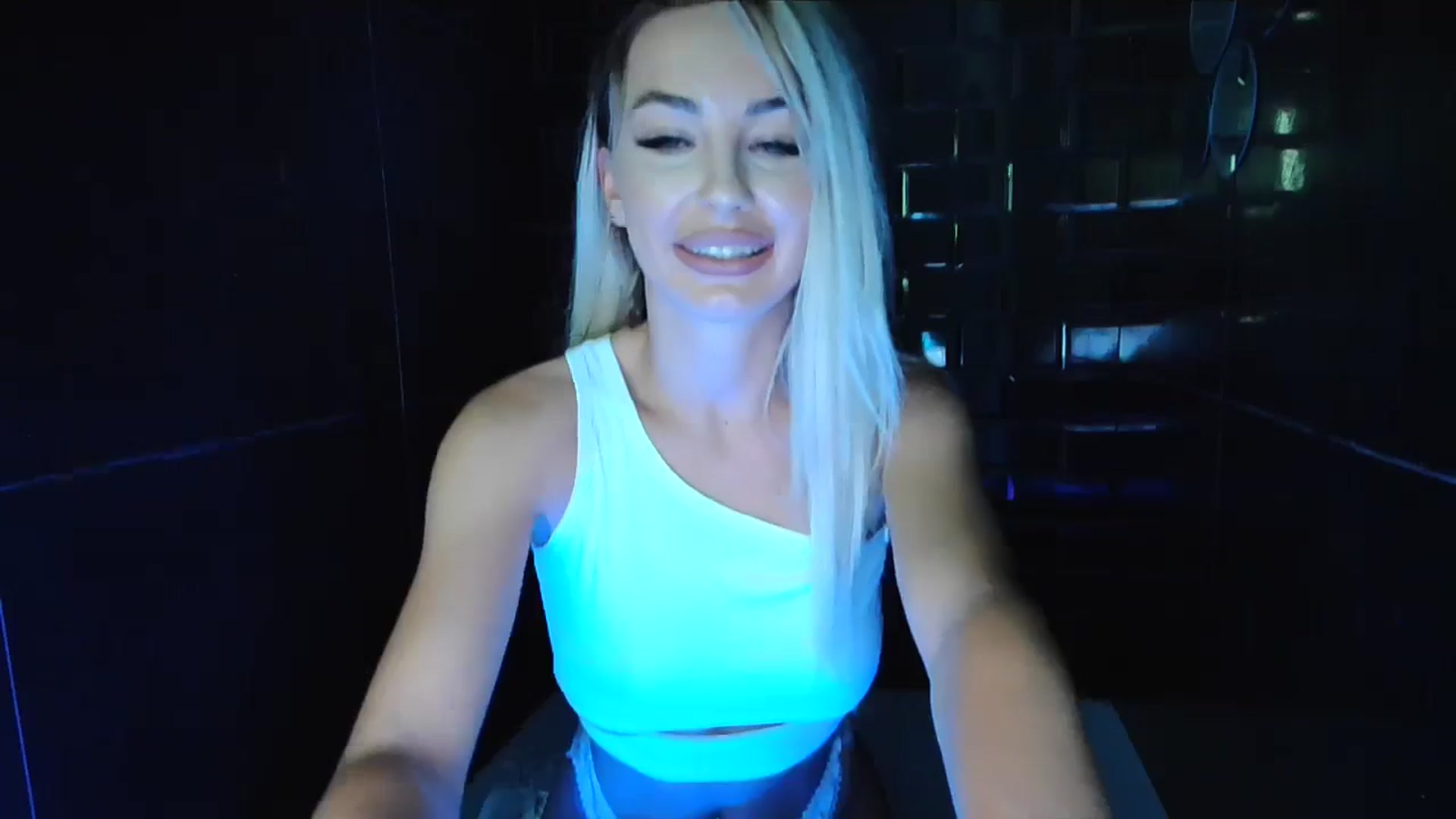 Gallery image thumbnail from BlondeIsBack's myfreecams stream on, 08/17/2024, 23:46 image 17 of 20