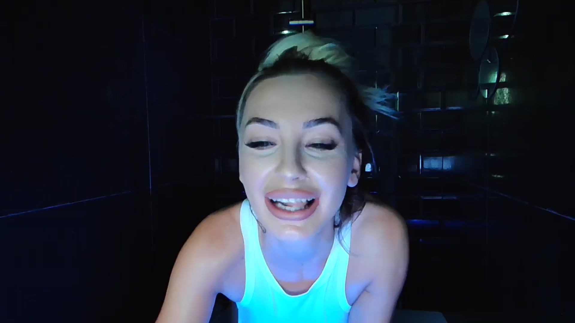 Gallery image thumbnail from BlondeIsBack's myfreecams stream on, 08/17/2024, 23:46 image 5 of 20