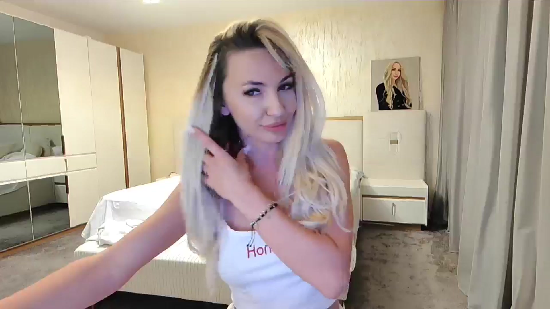 Gallery image thumbnail from BlondeIsBack's myfreecams stream on, 08/30/2024, 23:20 image 13 of 20