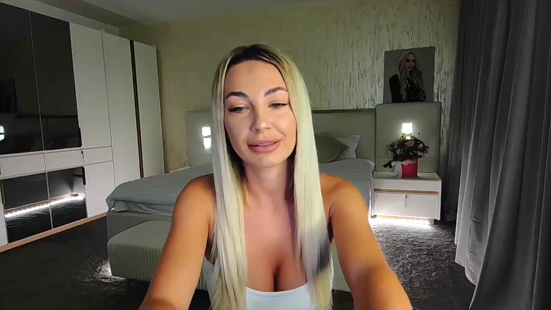 Gallery image thumbnail from BlondeIsBack's myfreecams stream on, 09/18/2024, 22:15 image 3 of 20