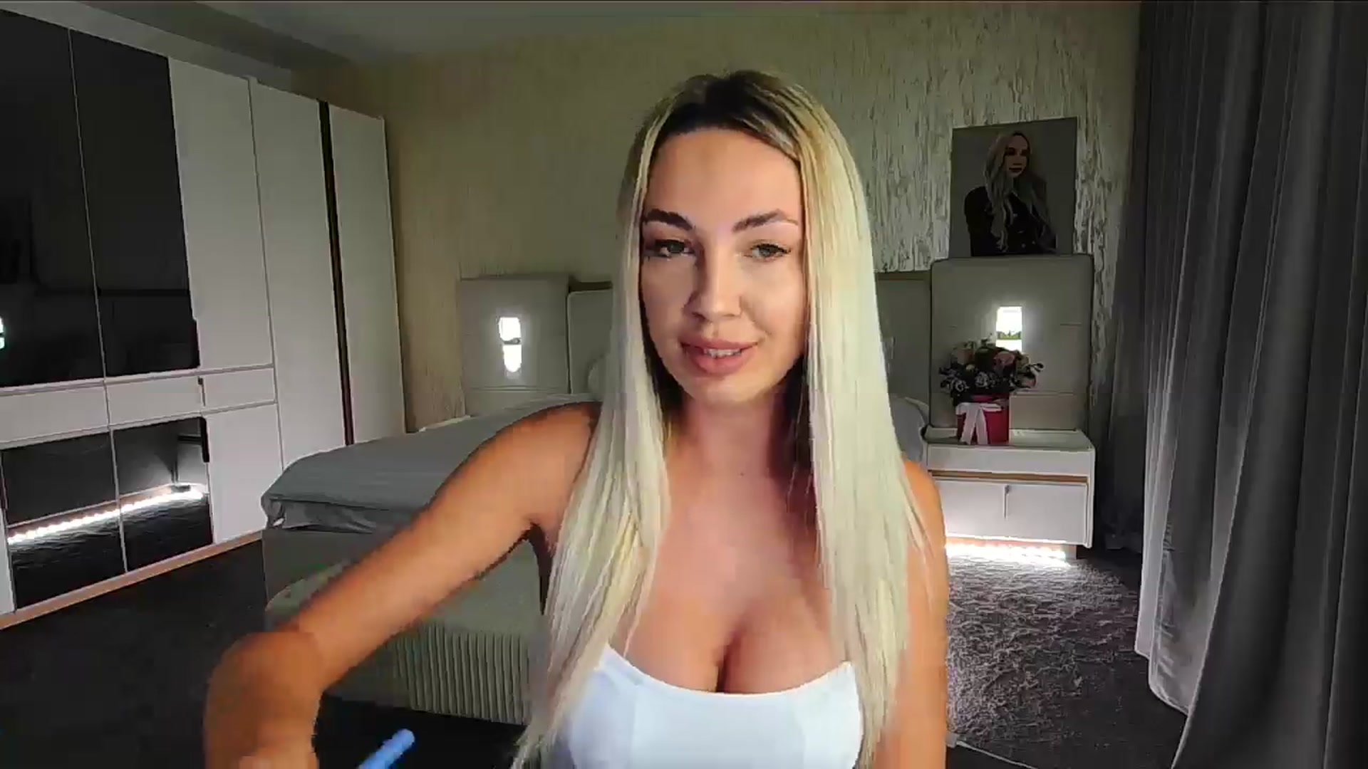 Gallery image thumbnail from BlondeIsBack's myfreecams stream on, 09/18/2024, 22:15 image 11 of 20
