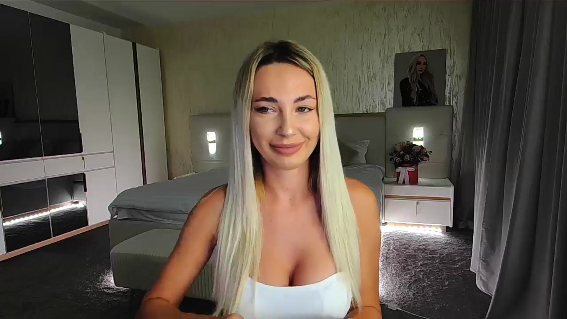 Gallery image thumbnail from BlondeIsBack's myfreecams stream on, 09/18/2024, 22:15 image 12 of 20