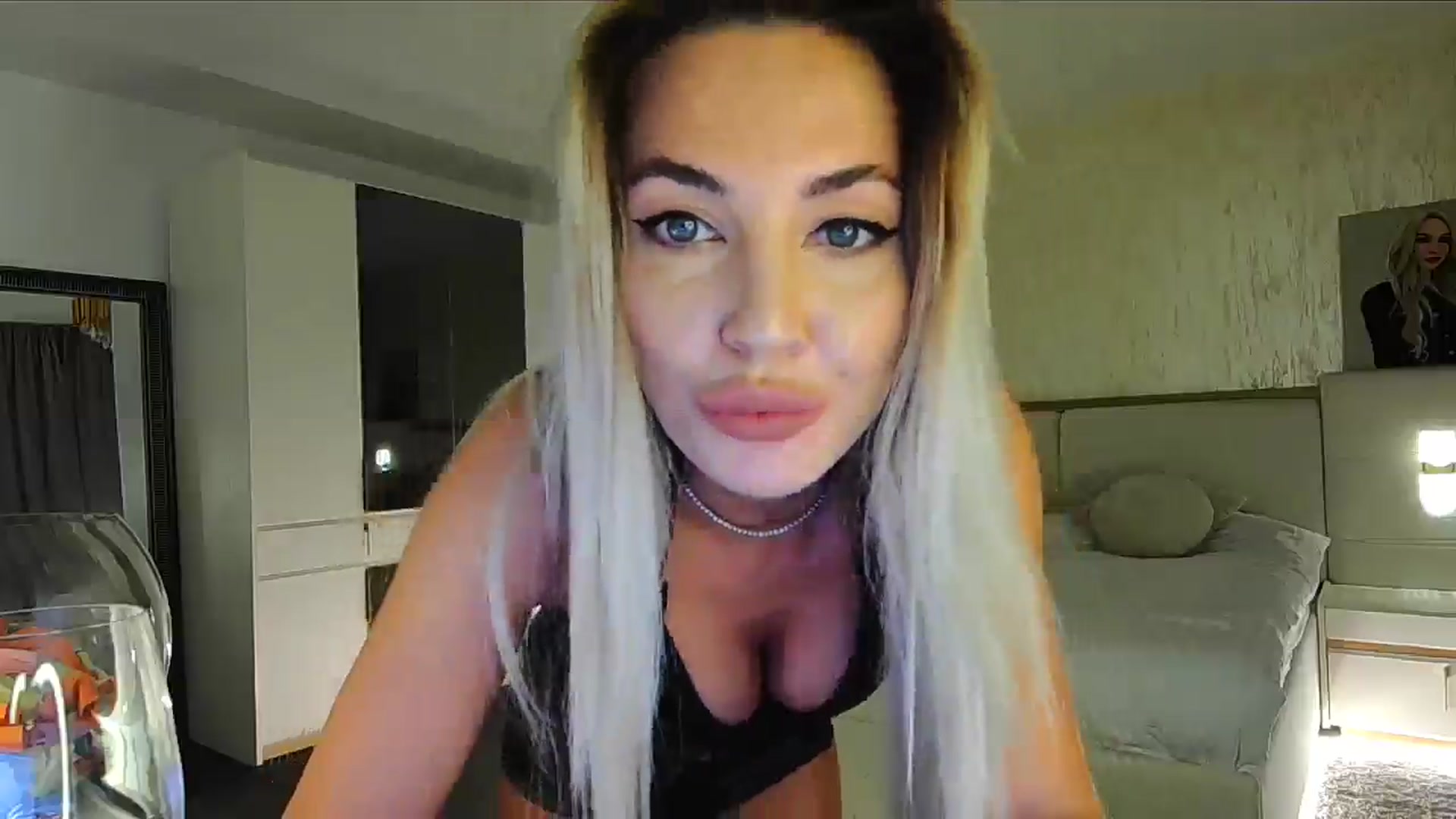 Gallery image thumbnail from BlondeIsBack's myfreecams stream on, 09/28/2024, 21:29 image 11 of 20