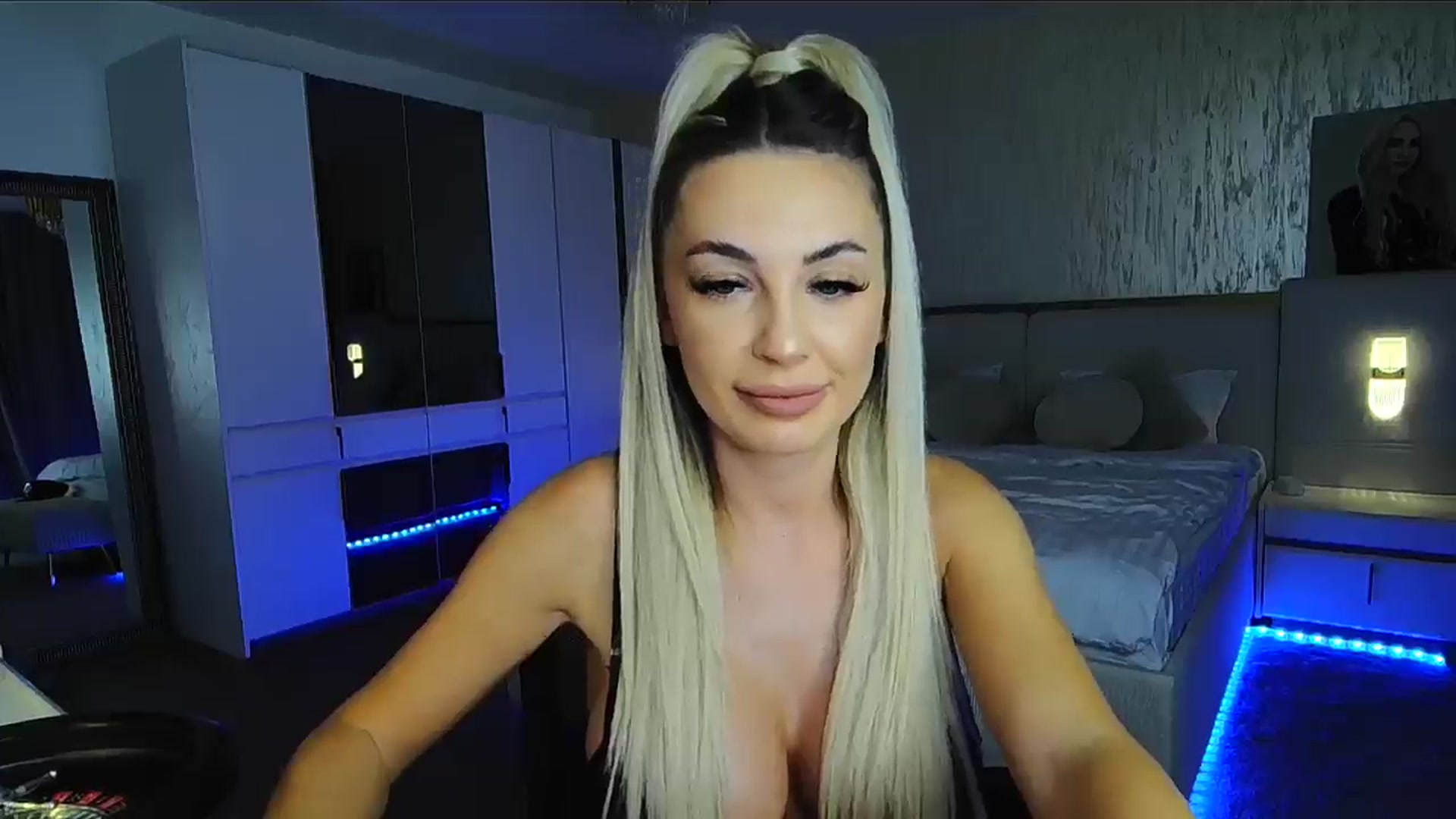 Gallery image thumbnail from BlondeIsBack's myfreecams stream on, 11/11/2024, 01:00 image 9 of 20