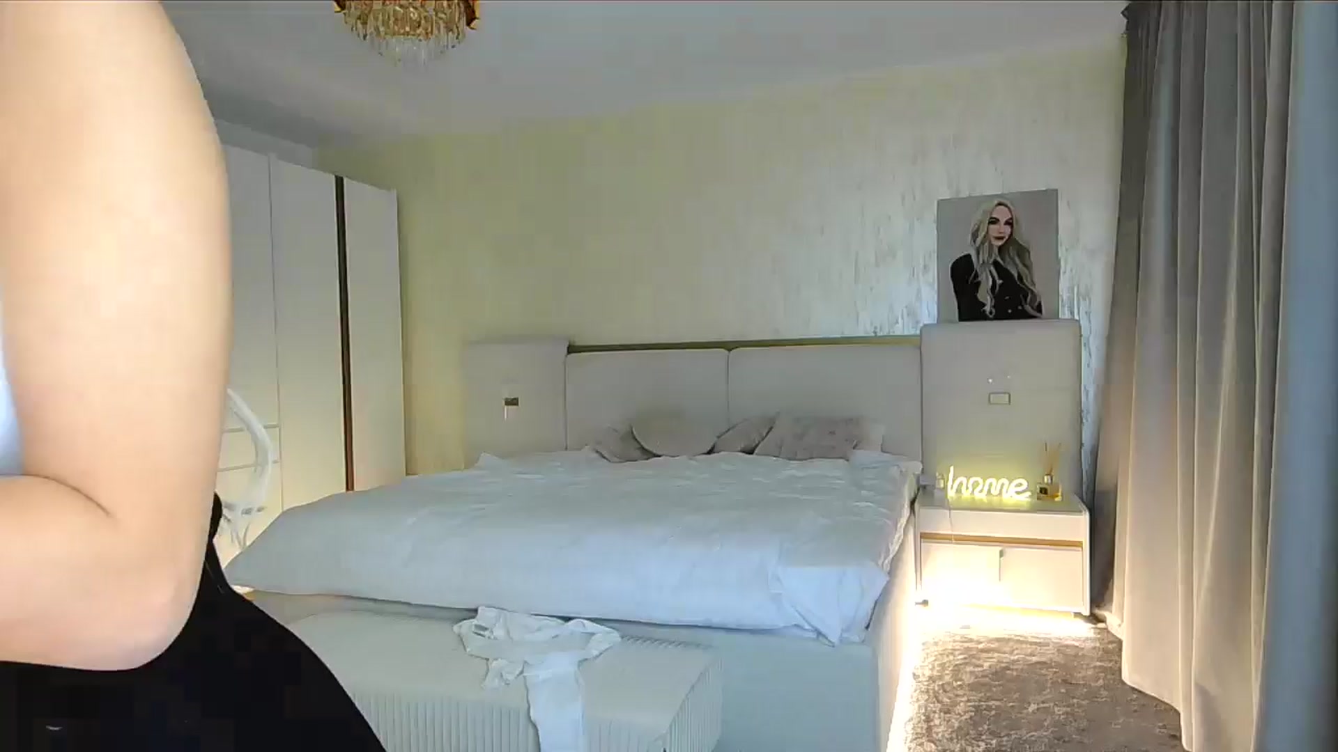 Gallery image thumbnail from BlondeIsBack's myfreecams stream on, 11/21/2024, 23:05 image 11 of 20