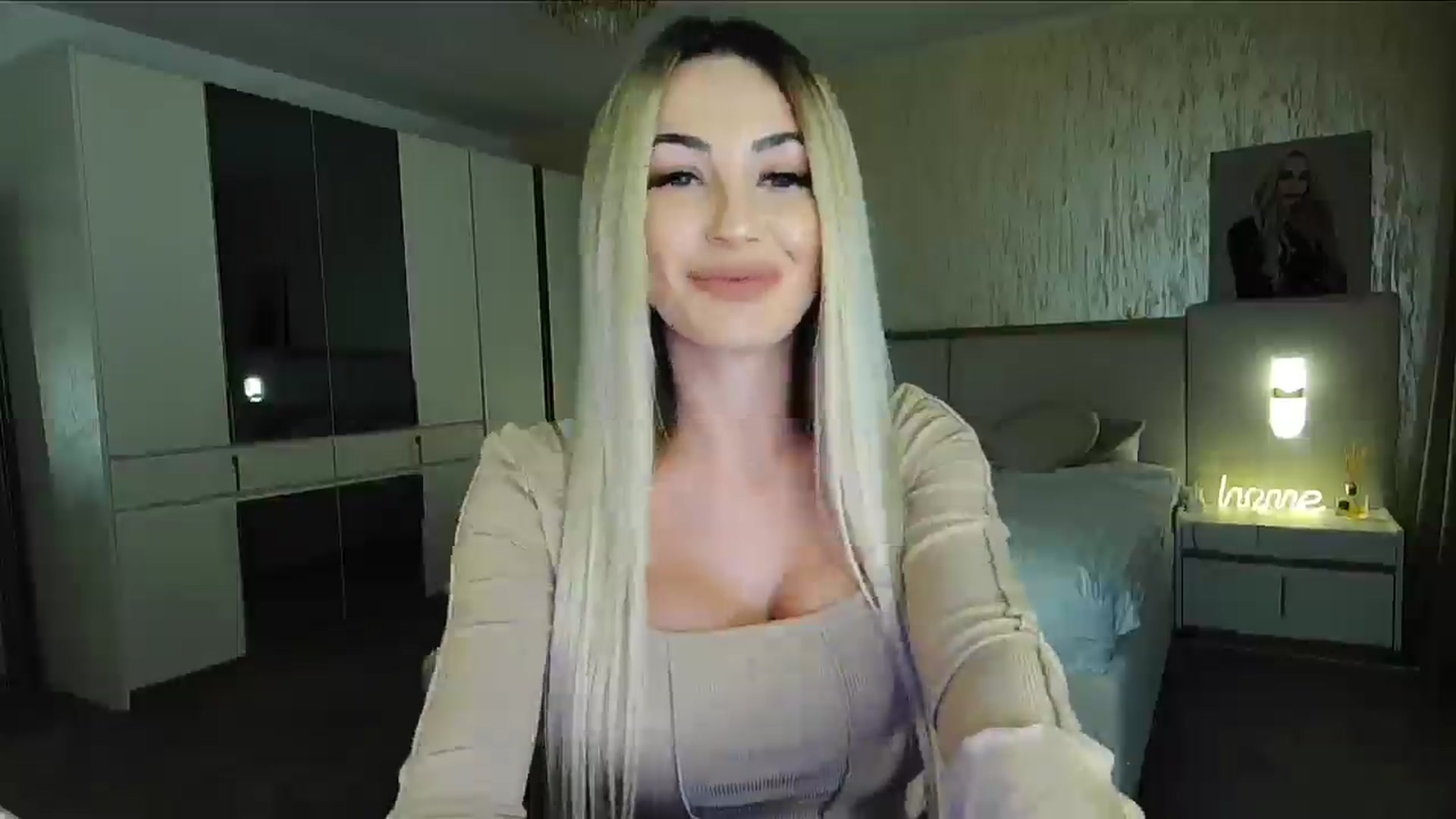 Gallery image thumbnail from BlondeIsBack's myfreecams stream on, 11/22/2024, 23:57 image 3 of 20
