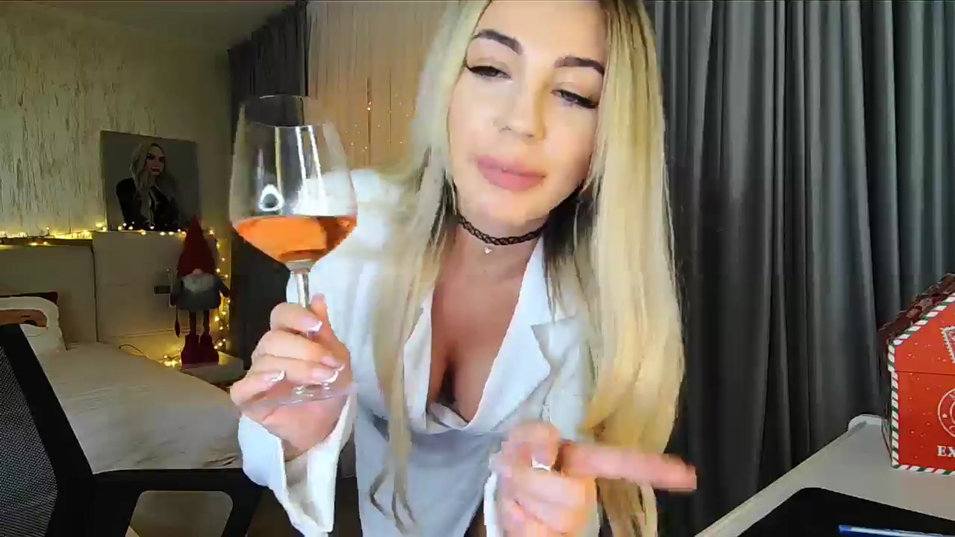 Gallery image thumbnail from BlondeIsBack's myfreecams stream on, 12/05/2024, 23:20 image 16 of 20
