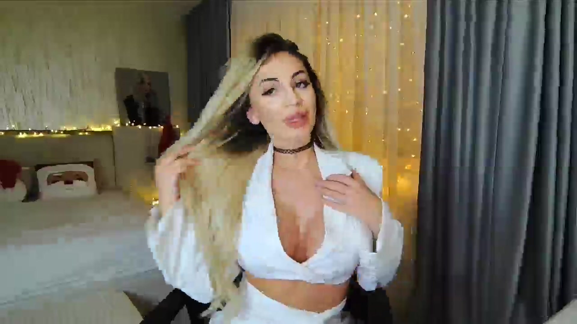 Gallery image thumbnail from BlondeIsBack's myfreecams stream on, 12/06/2024, 01:31 image 10 of 20