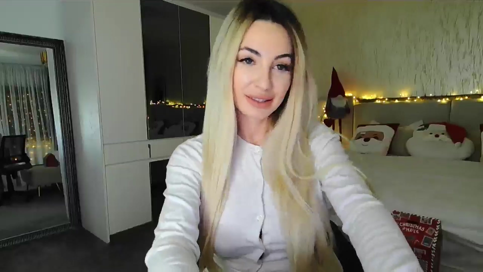 Gallery image thumbnail from BlondeIsBack's myfreecams stream on, 12/07/2024, 23:31 image 4 of 20