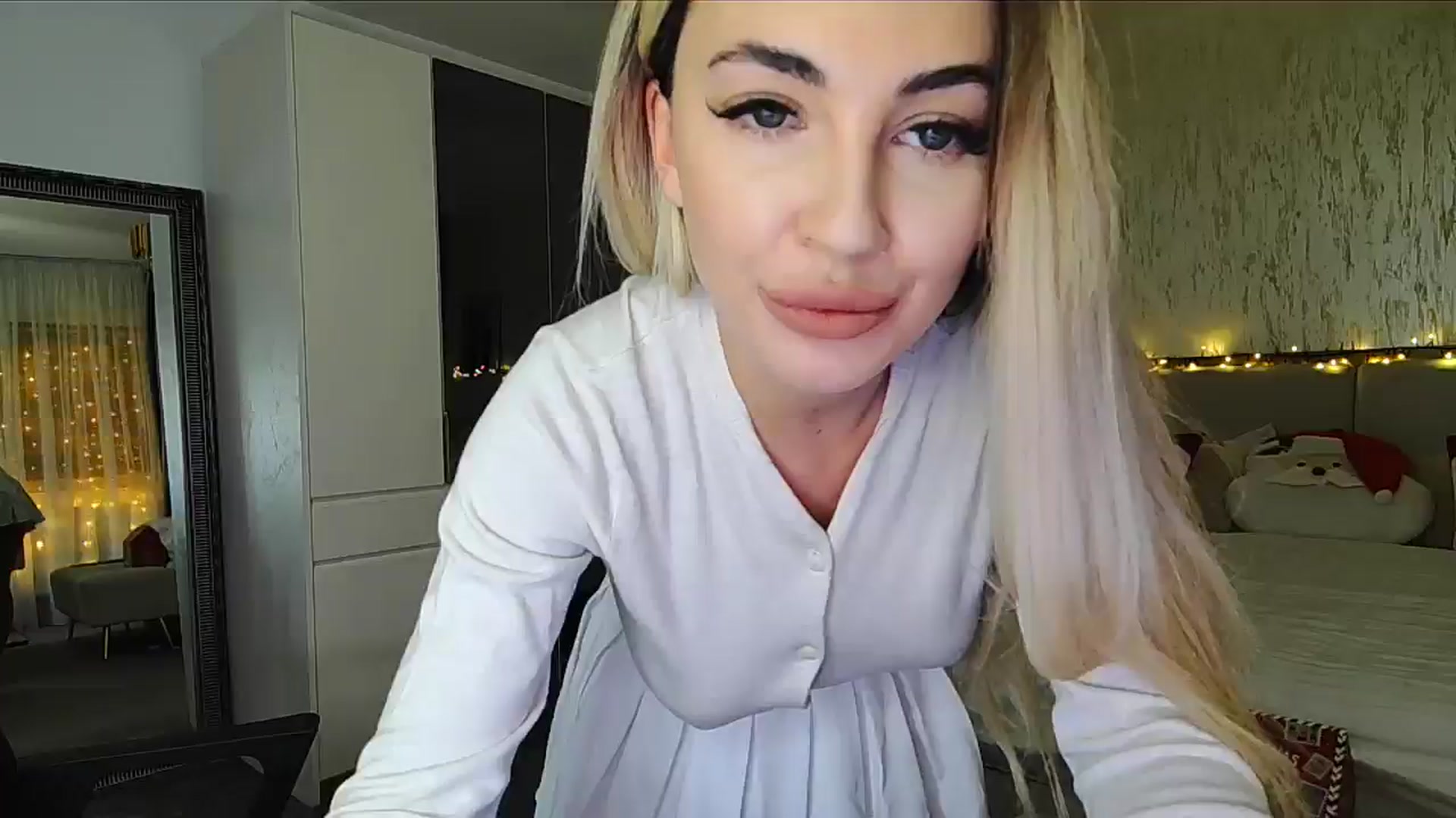 Gallery image thumbnail from BlondeIsBack's myfreecams stream on, 12/07/2024, 23:31 image 12 of 20
