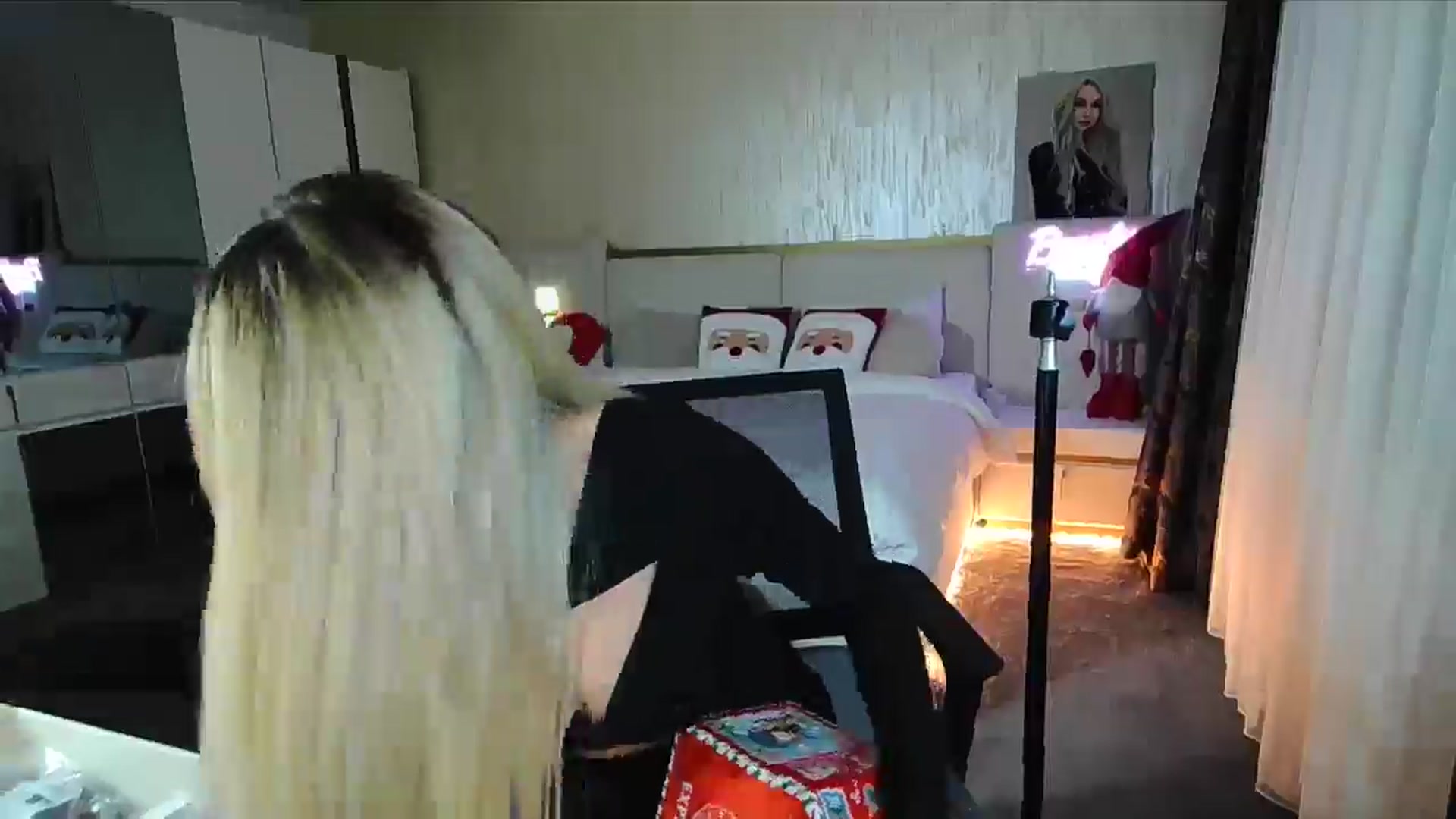 Gallery image thumbnail from BlondeIsBack's myfreecams stream on, 12/12/2024, 21:03 image 11 of 20