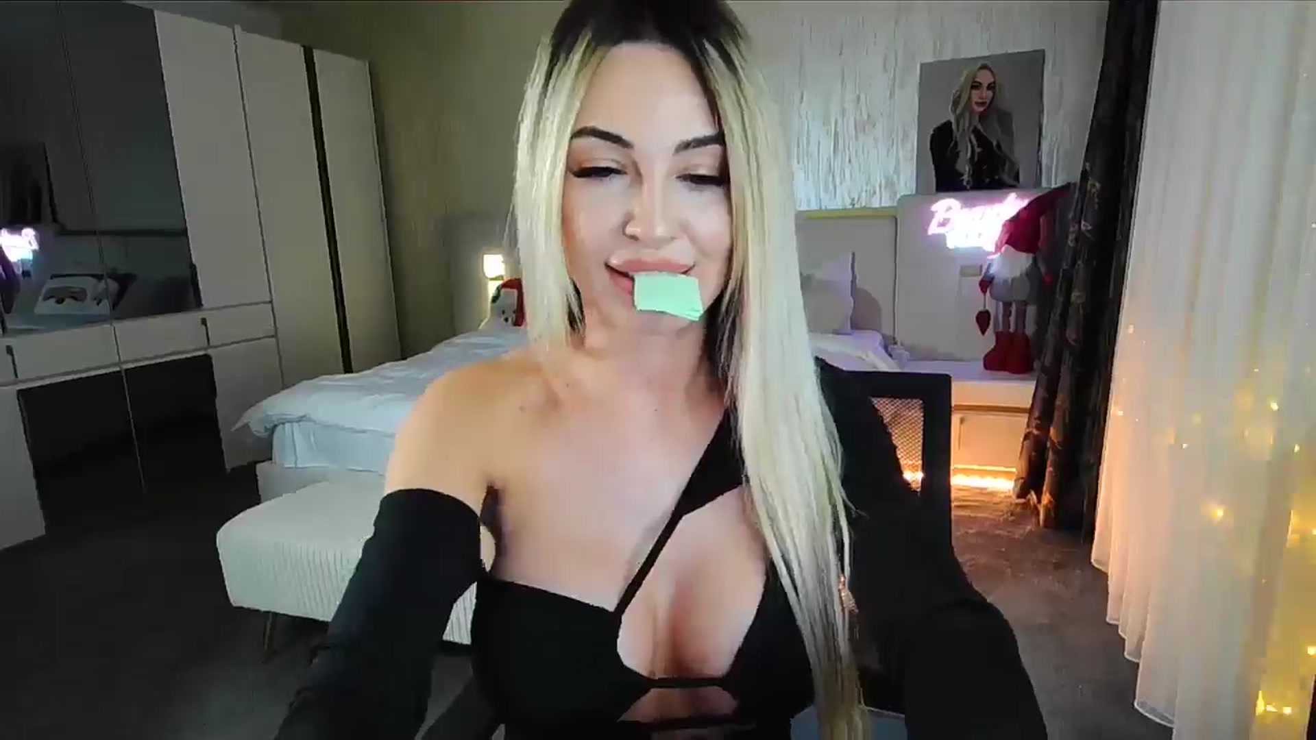 Gallery image thumbnail from BlondeIsBack's myfreecams stream on, 12/12/2024, 21:03 image 6 of 20
