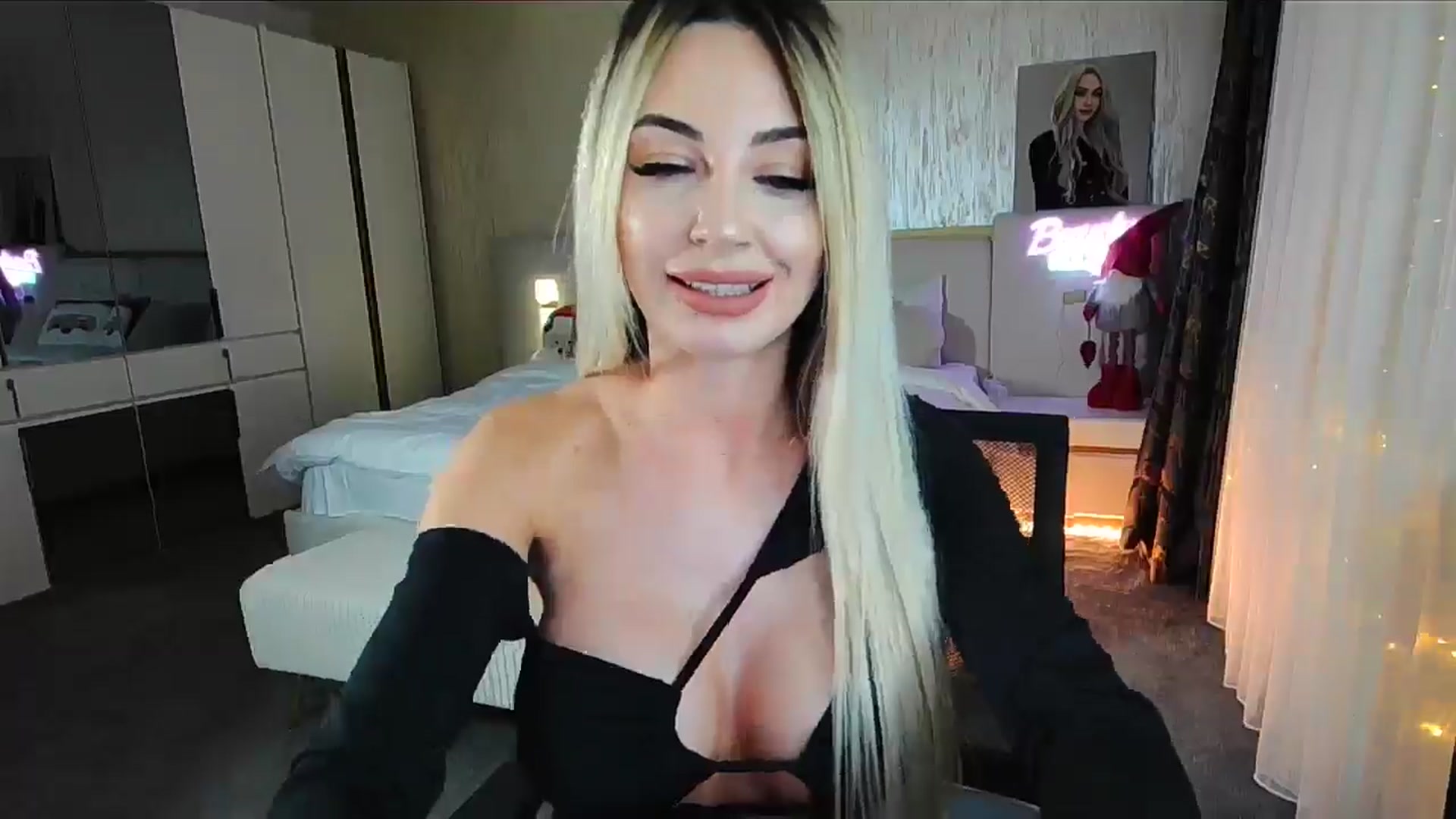 Gallery image thumbnail from BlondeIsBack's myfreecams stream on, 12/12/2024, 21:03 image 3 of 20