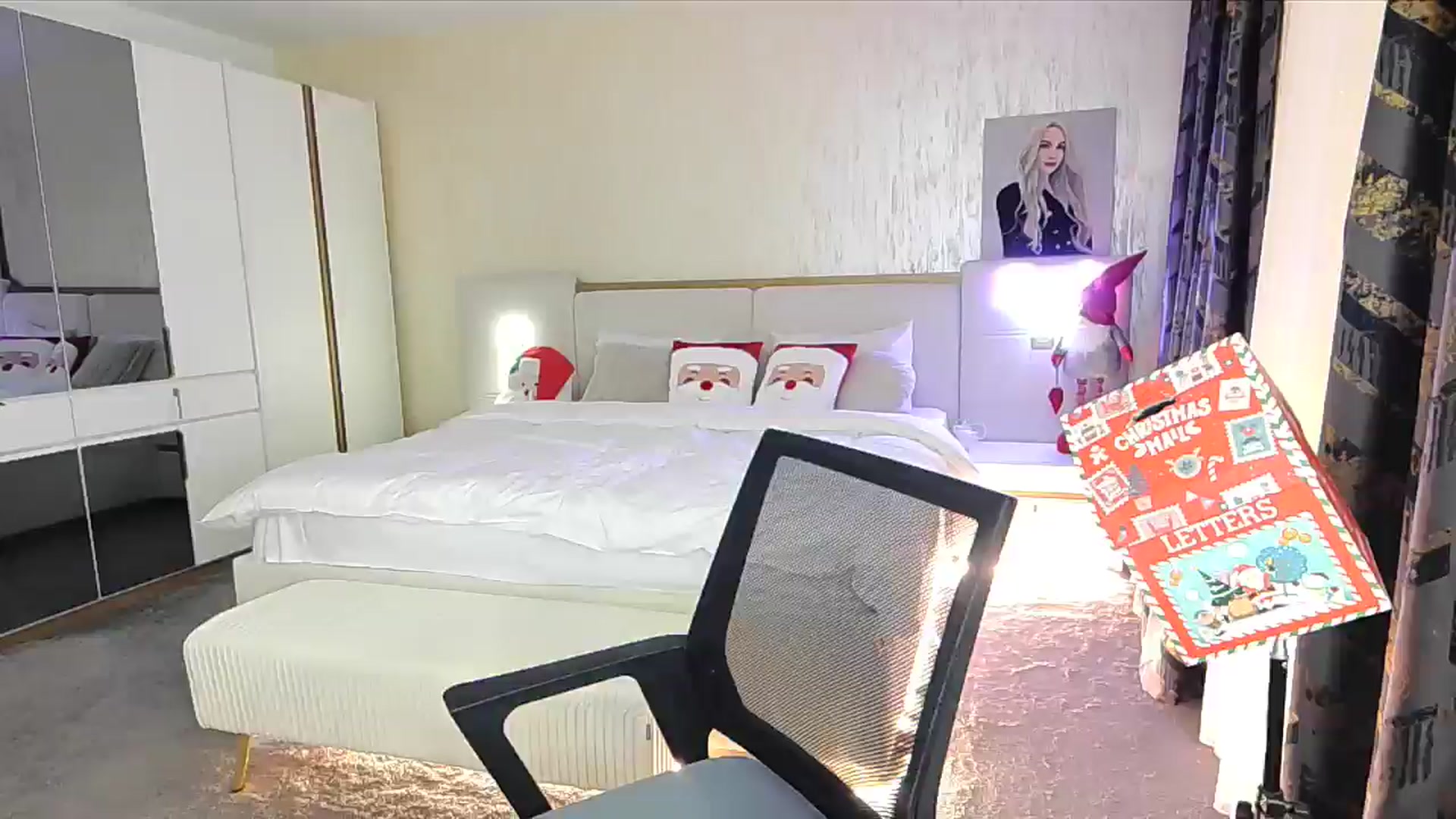 Gallery image thumbnail from BlondeIsBack's myfreecams stream on, 12/12/2024, 23:59 image 14 of 20