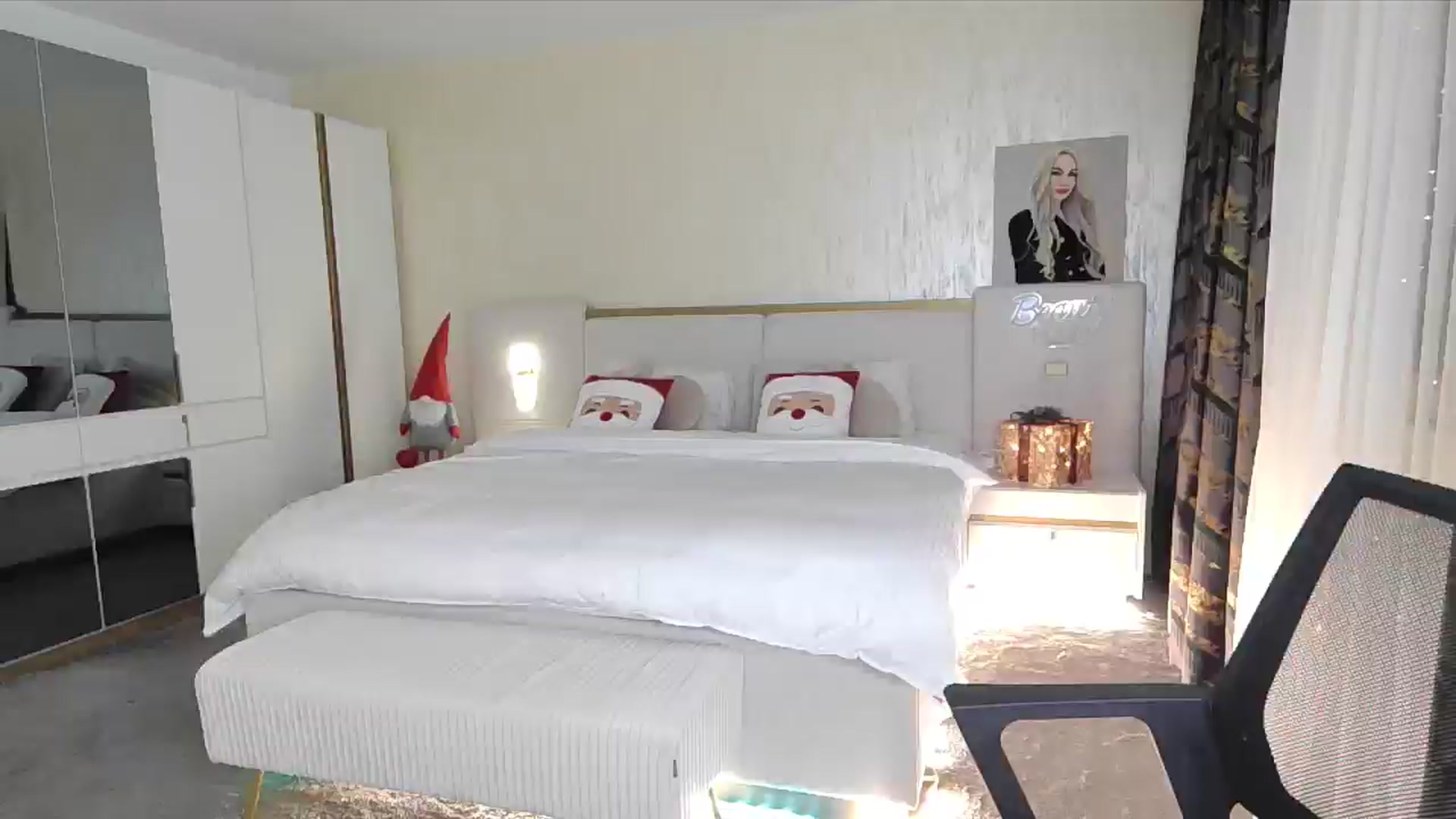 Gallery image thumbnail from BlondeIsBack's myfreecams stream on, 12/14/2024, 23:23 image 7 of 20