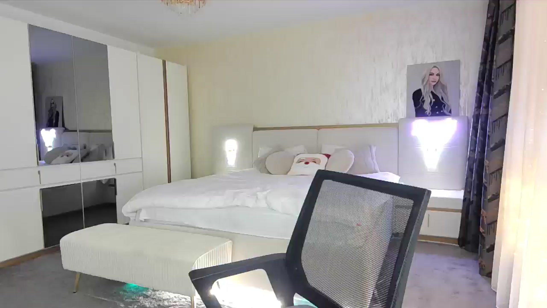 Gallery image thumbnail from BlondeIsBack's myfreecams stream on, 12/19/2024, 23:11 image 16 of 20