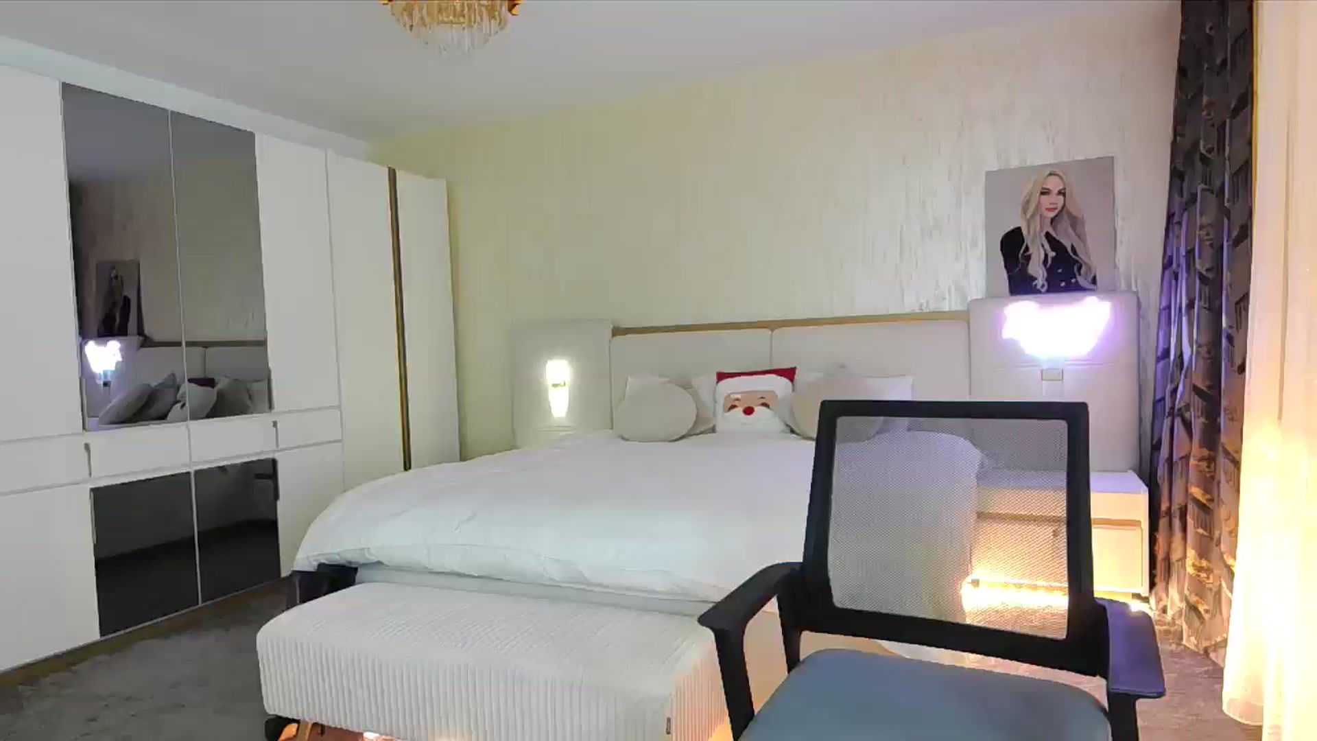 Gallery image thumbnail from BlondeIsBack's myfreecams stream on, 12/22/2024, 24:04 image 17 of 20