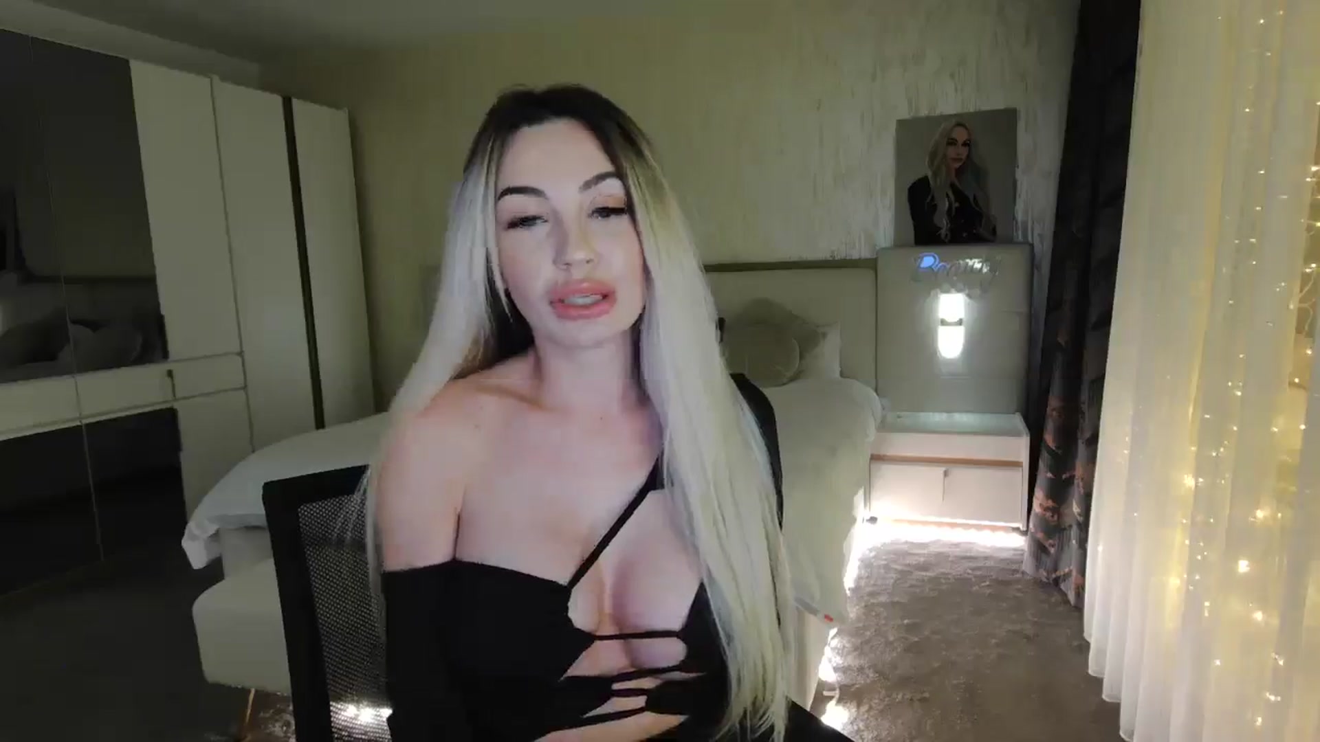Gallery image thumbnail from BlondeIsBack's myfreecams stream on, 01/04/2025, 22:46 image 12 of 20