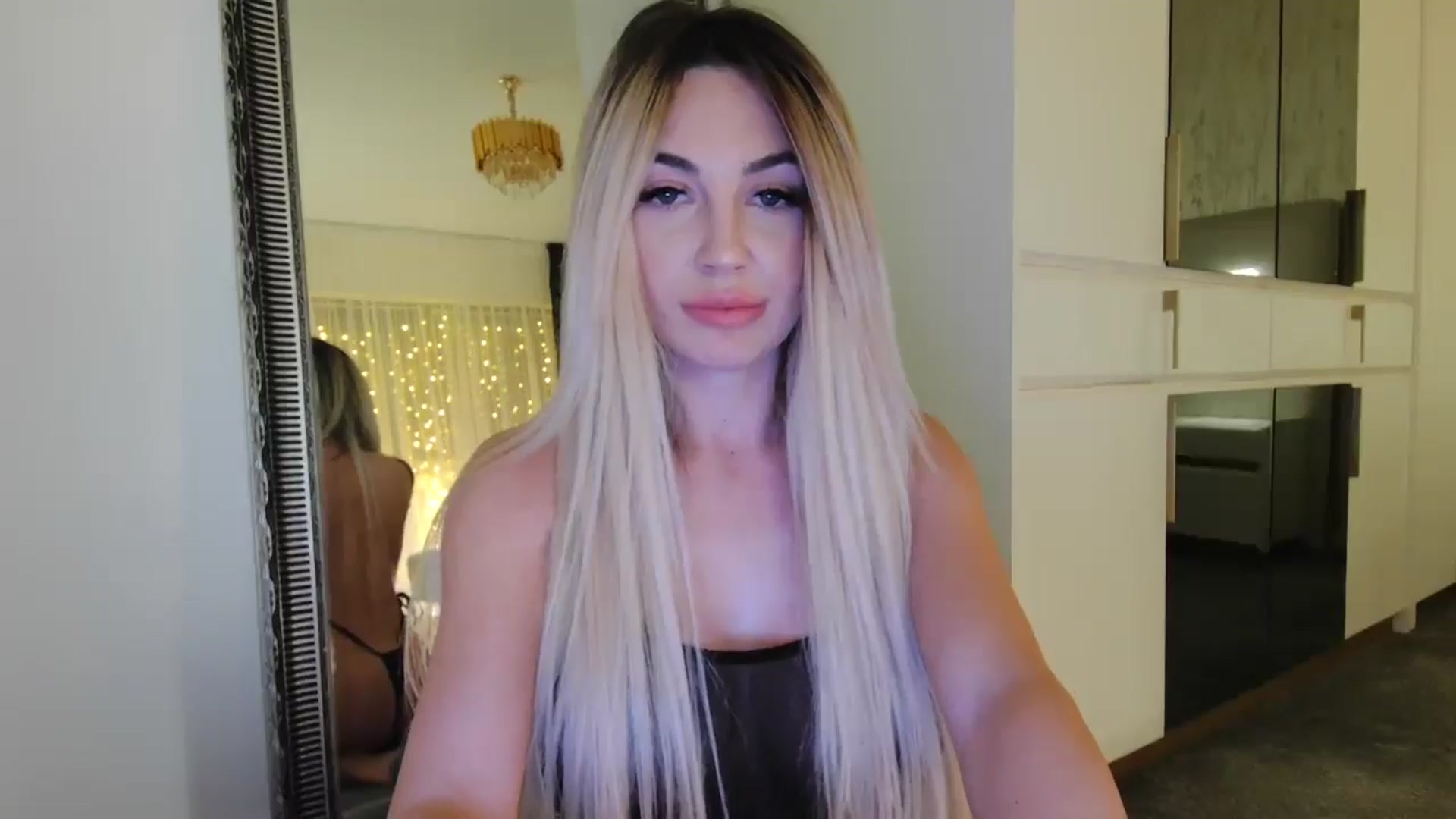Gallery image thumbnail from BlondeIsBack's myfreecams stream on, 01/05/2025, 24:01 image 16 of 20
