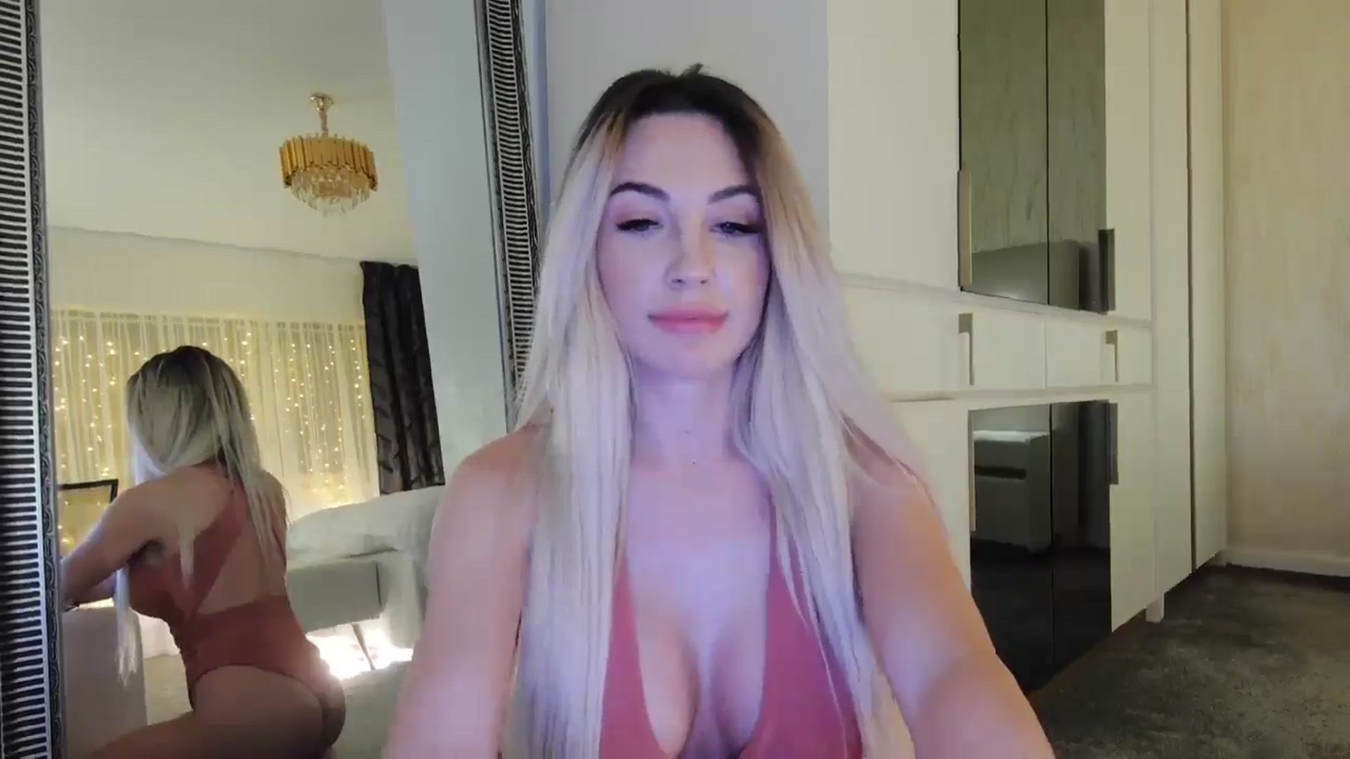 Gallery image thumbnail from BlondeIsBack's myfreecams stream on, 01/05/2025, 24:01 image 7 of 20