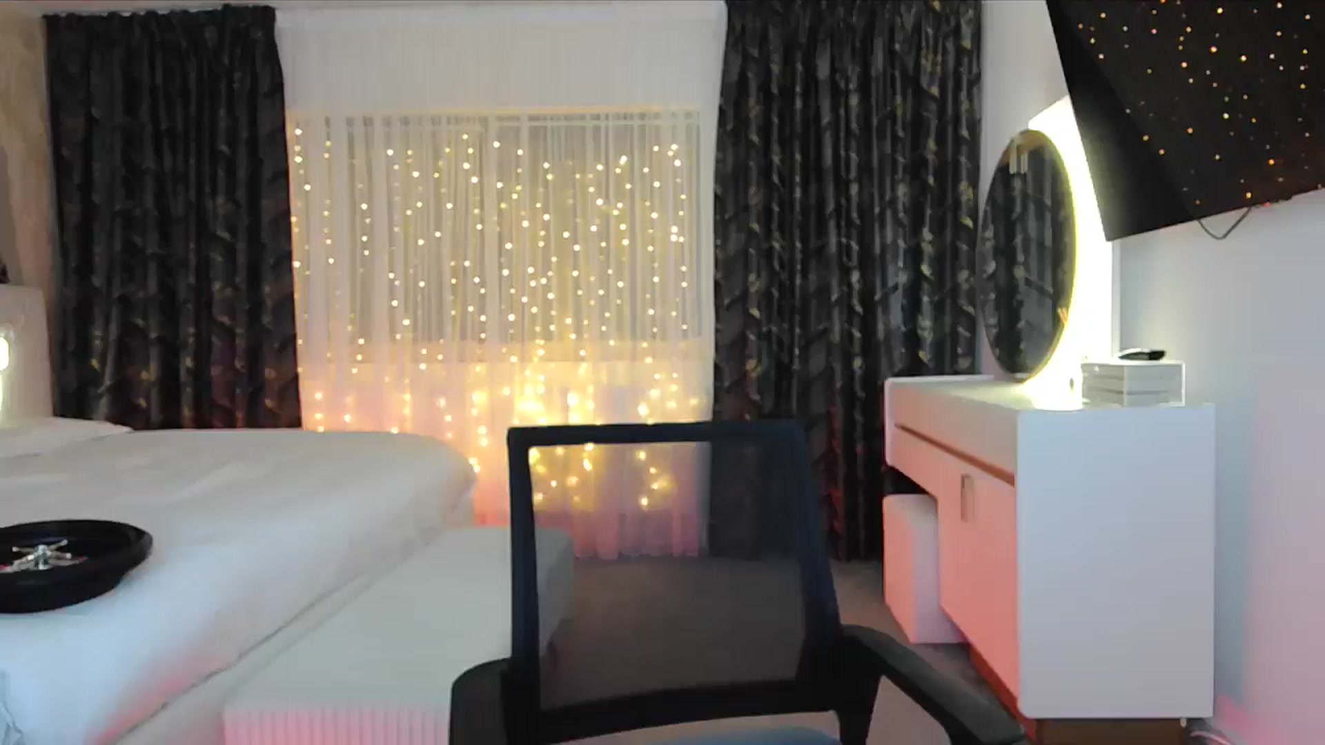 Gallery image thumbnail from BlondeIsBack's myfreecams stream on, 01/10/2025, 23:51 image 5 of 20