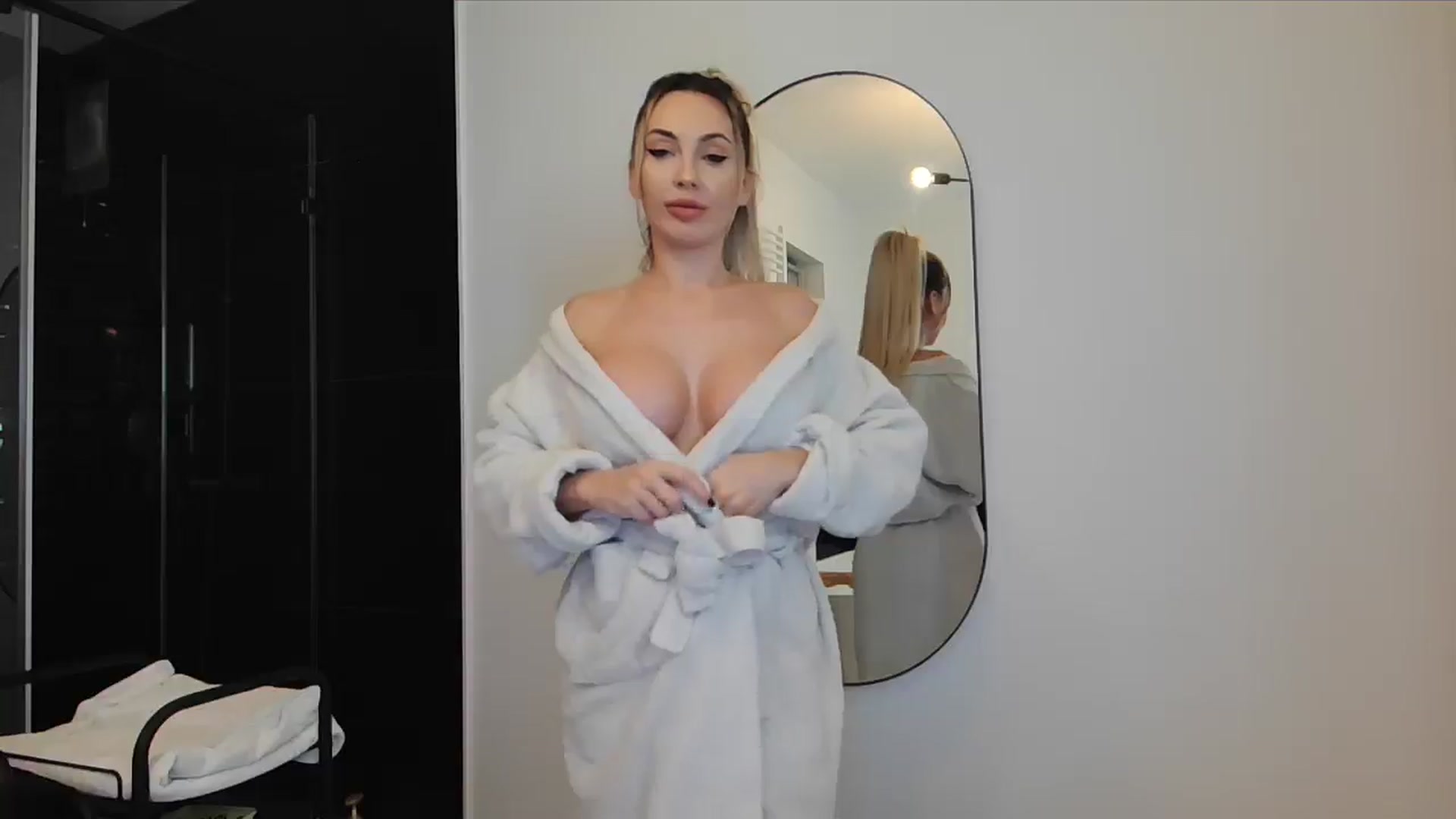 Gallery image thumbnail from BlondeIsBack's myfreecams stream on, 01/18/2025, 01:34 image 4 of 20