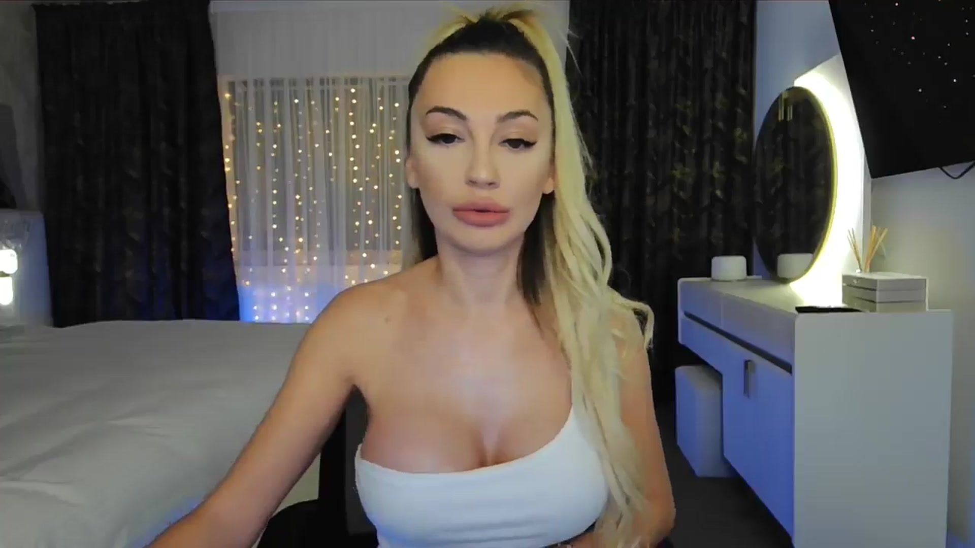 Gallery image thumbnail from BlondeIsBack's myfreecams stream on, 01/25/2025, 18:57 image 12 of 20