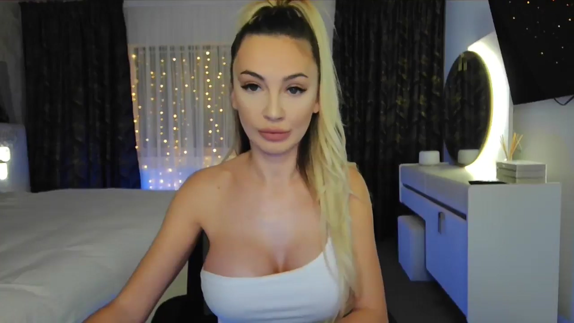 Gallery image thumbnail from BlondeIsBack's myfreecams stream on, 01/25/2025, 18:57 image 11 of 20