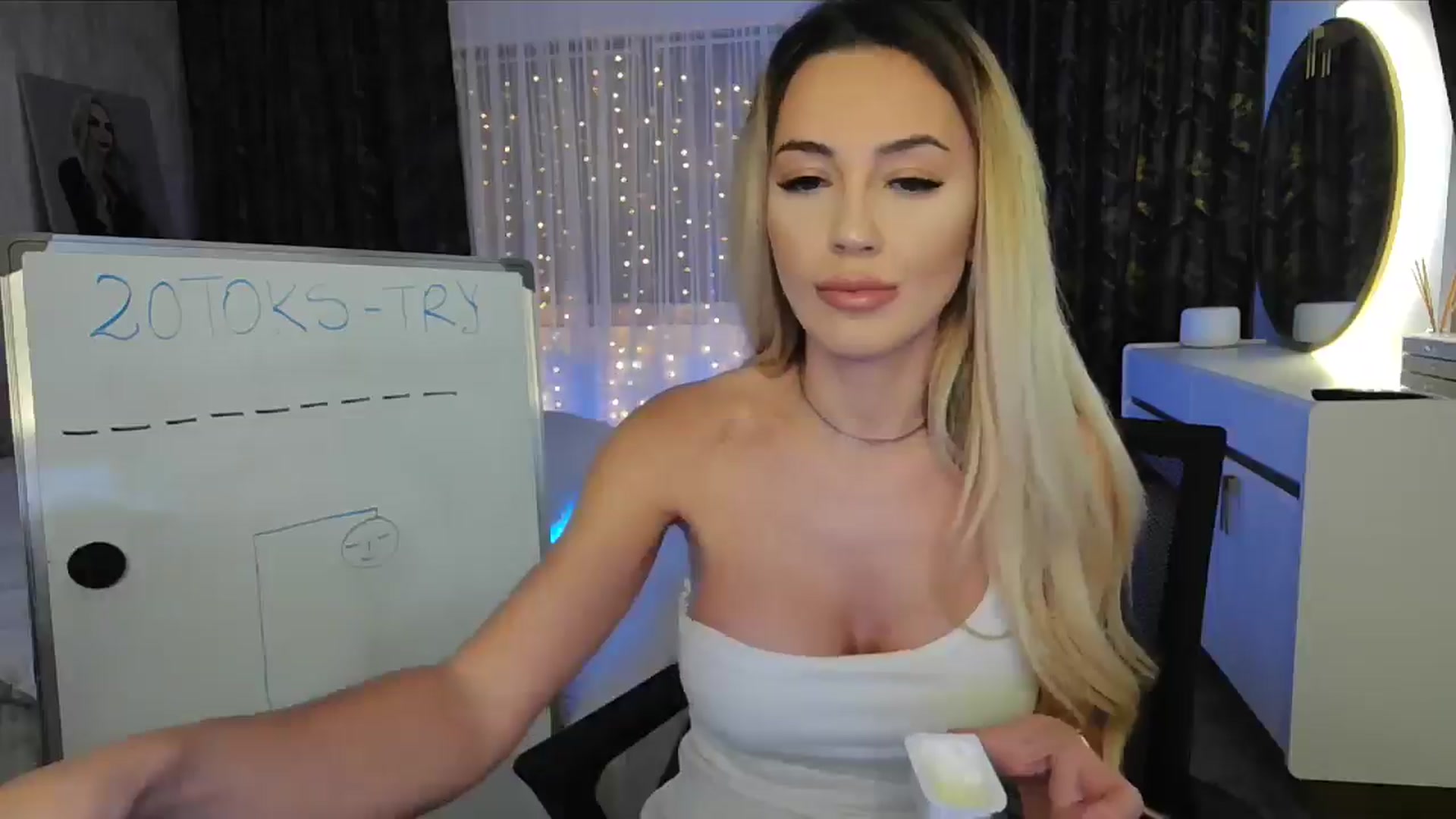 Gallery image thumbnail from BlondeIsBack's myfreecams stream on, 01/25/2025, 21:53 image 10 of 20