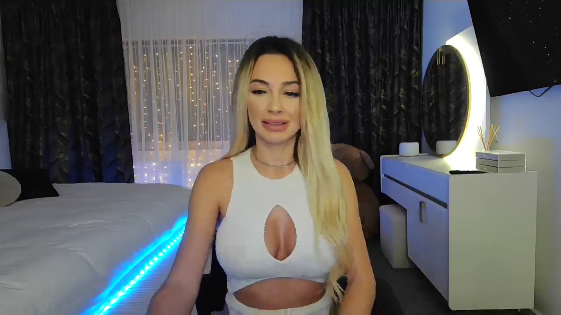 Gallery image thumbnail from BlondeIsBack's myfreecams stream on, 01/25/2025, 22:18 image 4 of 20