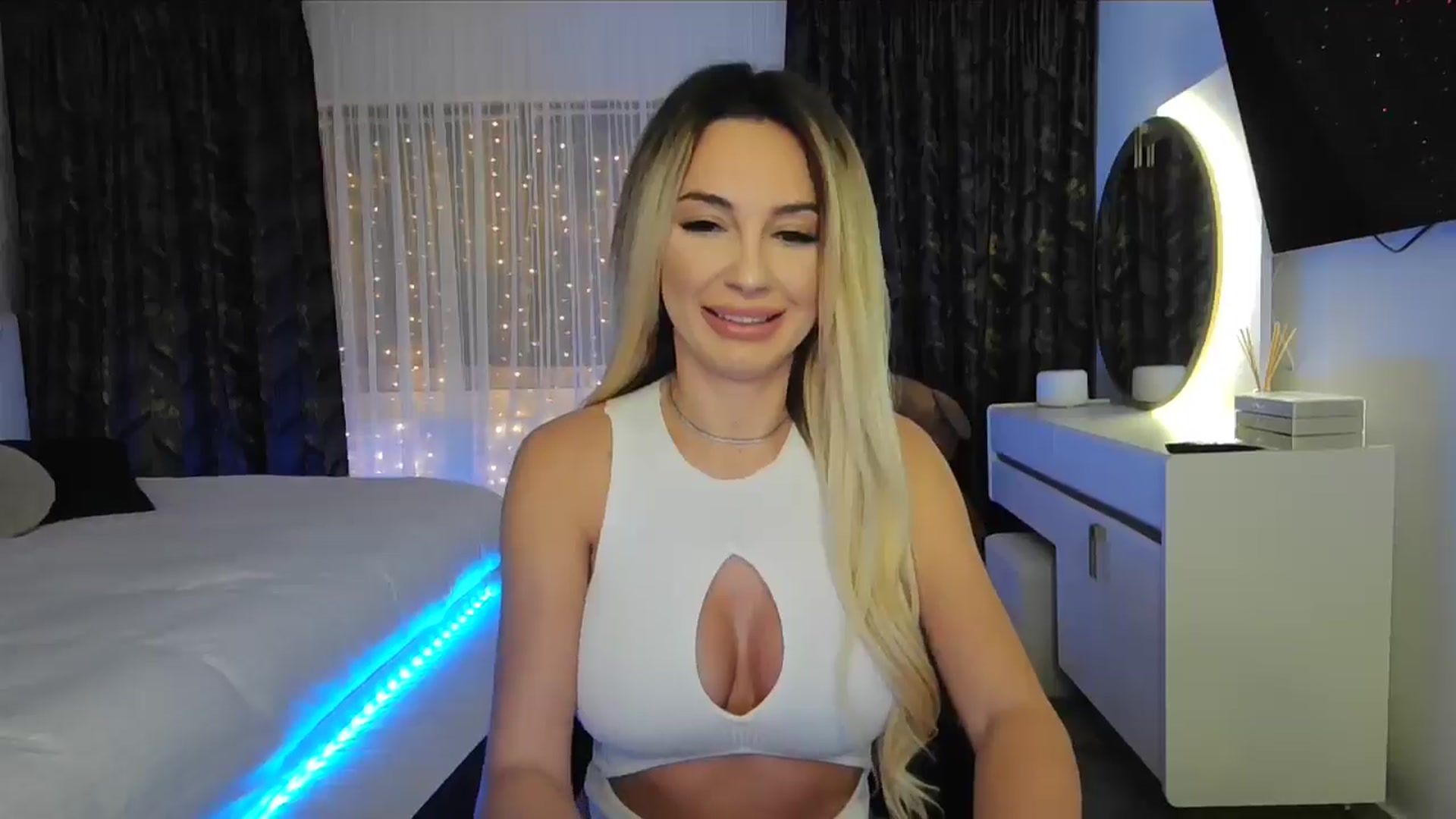 Gallery image thumbnail from BlondeIsBack's myfreecams stream on, 01/25/2025, 22:18 image 3 of 20