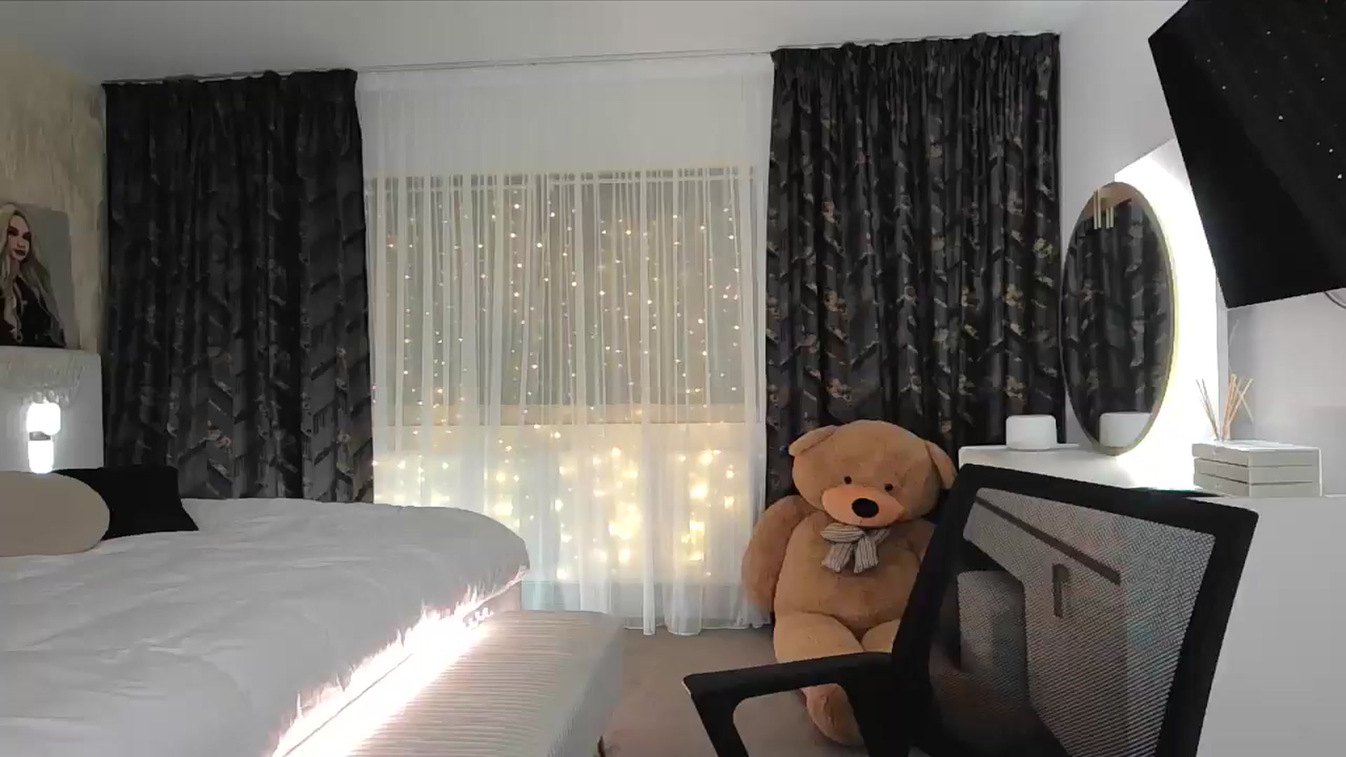 Gallery image thumbnail from BlondeIsBack's myfreecams stream on, 01/26/2025, 24:08 image 14 of 20